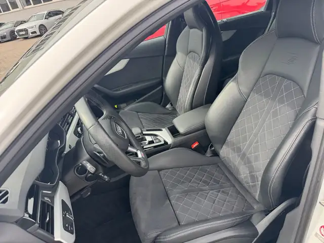 Audi A4 view 17