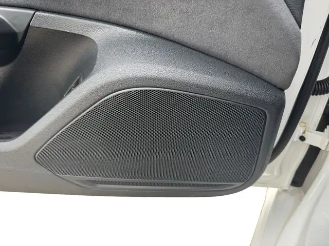 Audi A4 view 11