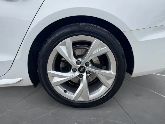 Audi A4 view 15
