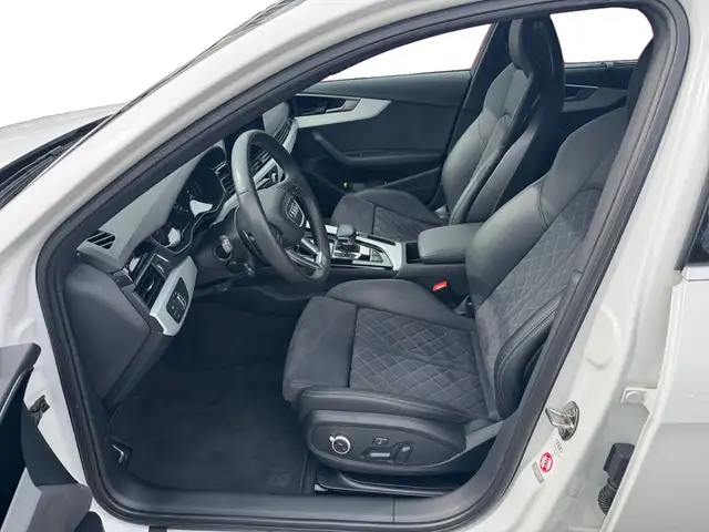 Audi A4 view 4