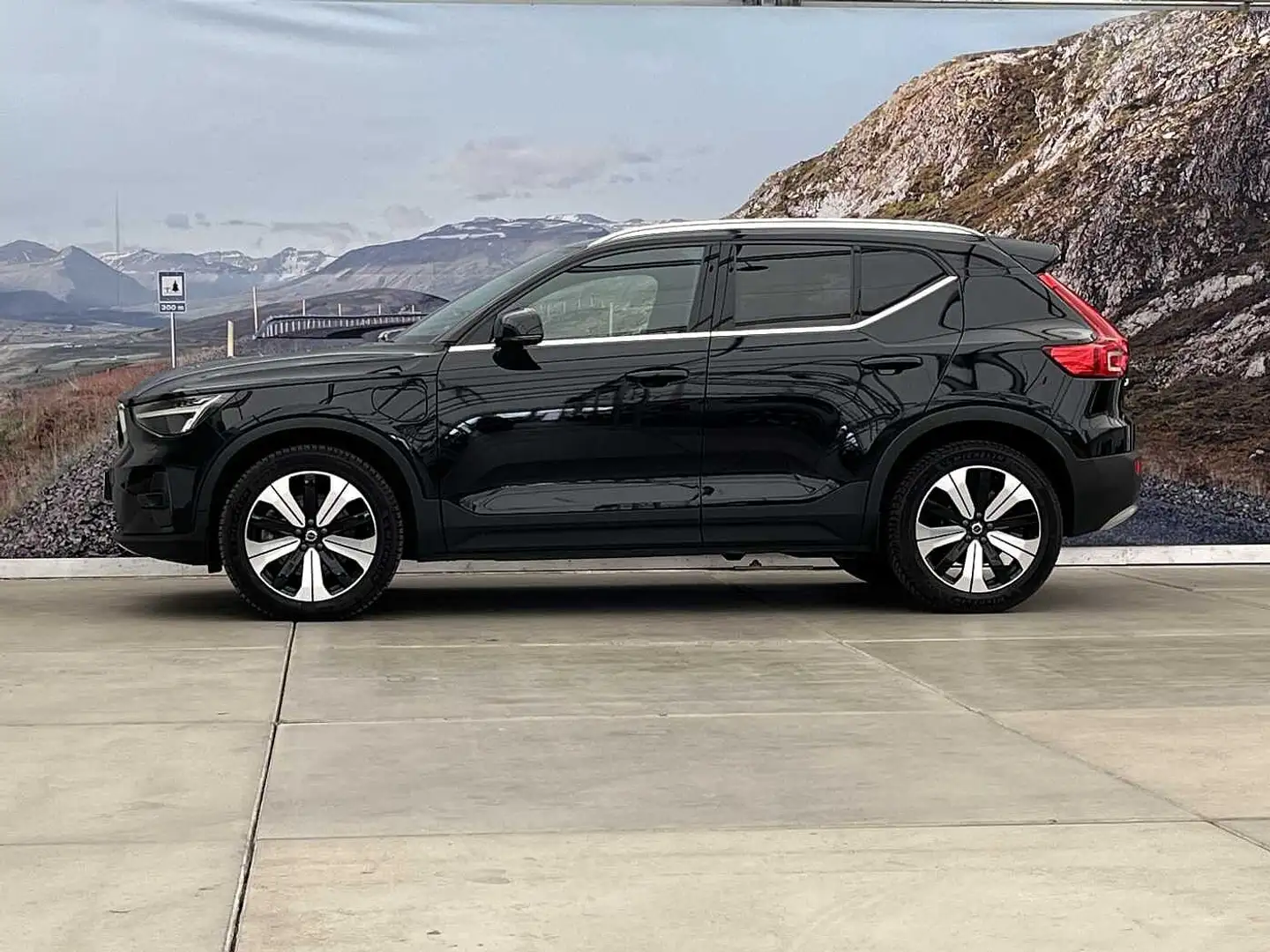 Volvo XC40 T4 BRIGHT + ACC + BLIS + WINTER + ... Zwart - 2