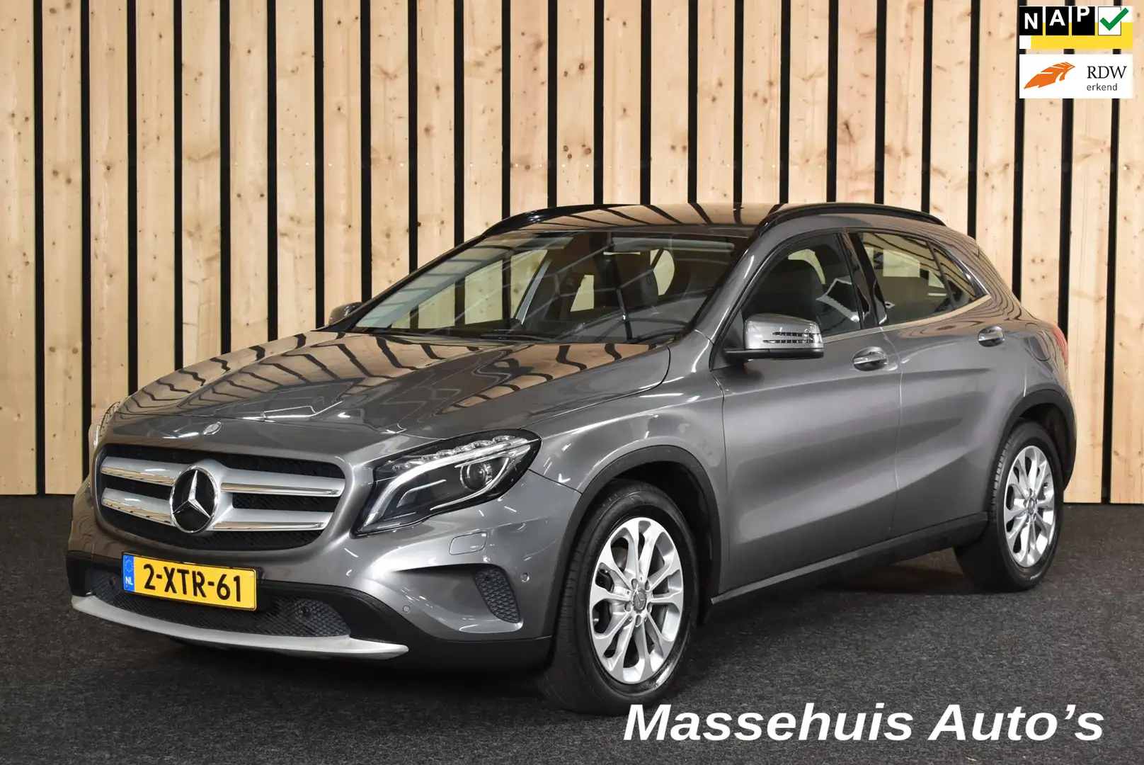 Mercedes-Benz GLA 200 Ambition 122dkm NL Auto Bi-Xenon Navi Airco Cruise Grijs - 1