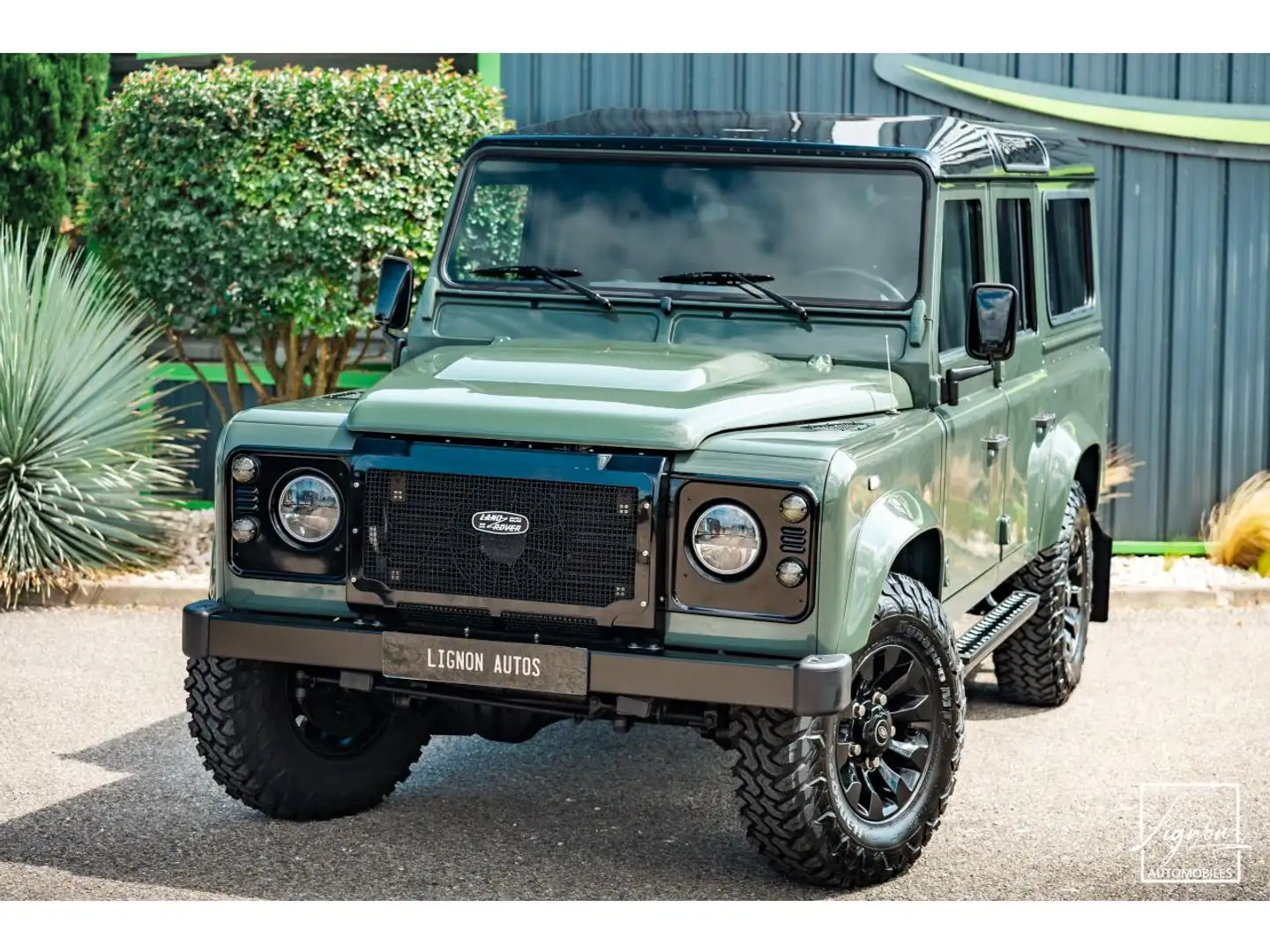 Land Rover Defender Rover Defender 110 td4 2.2 SW 7 places Vert - 1