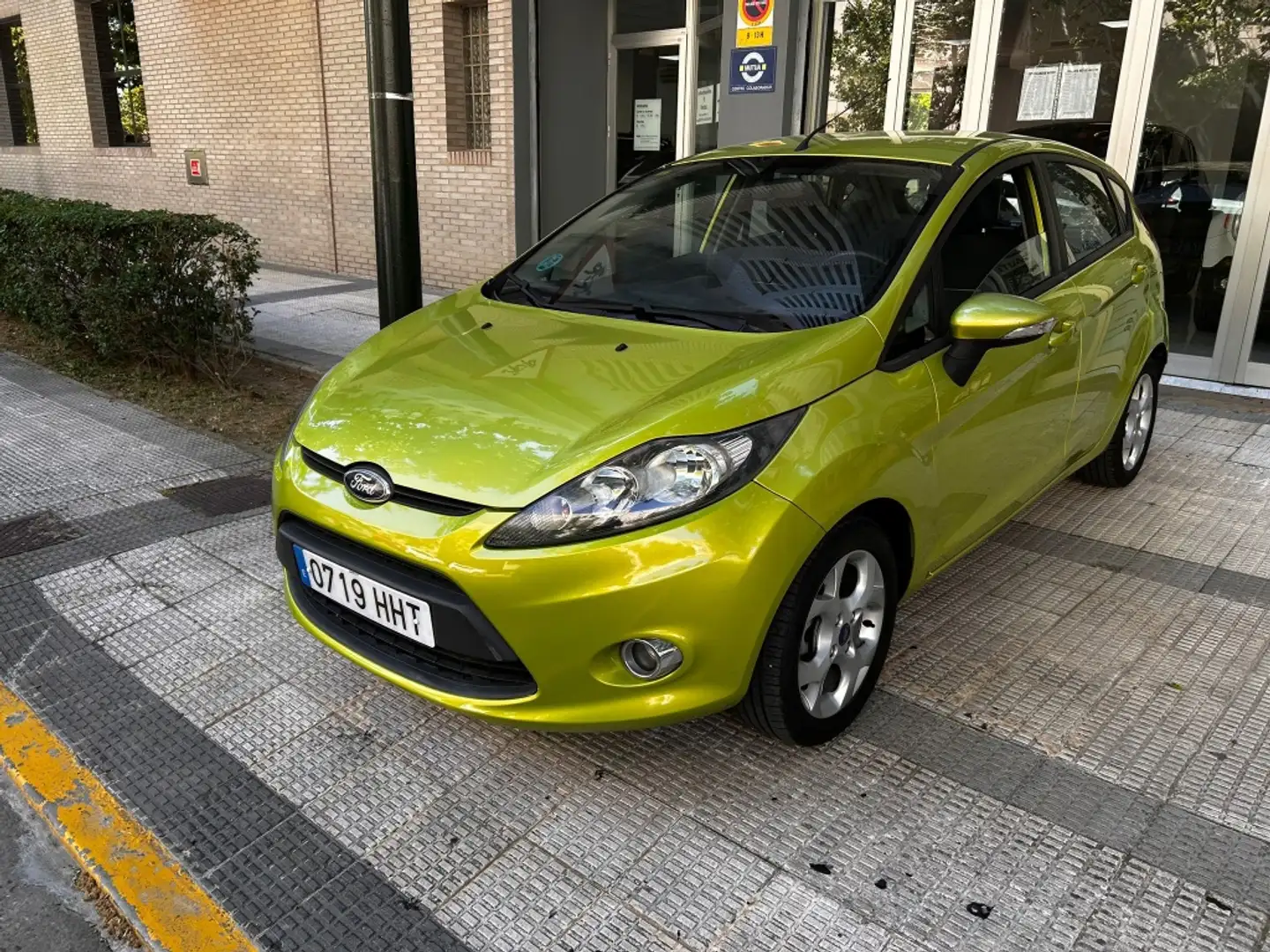 Ford Fiesta 1.25 Trend 82 Verde - 1