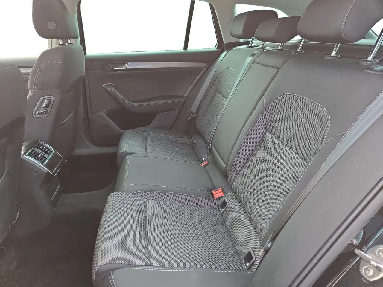 Skoda Superb Combi Style 2.0 TDI DSG, MATRIX/STHZG./PA, миниатюра 10