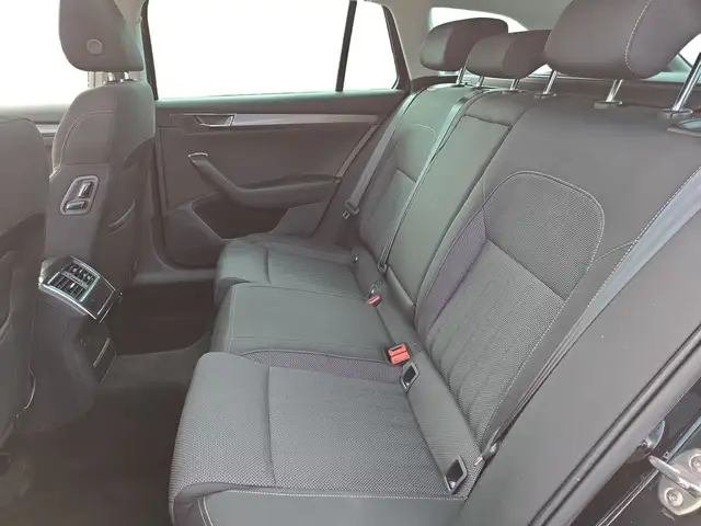 Skoda Superb view 10