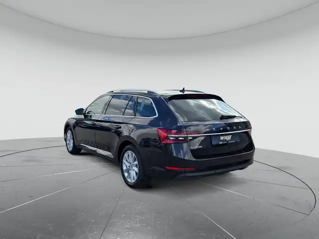Skoda Superb view 3