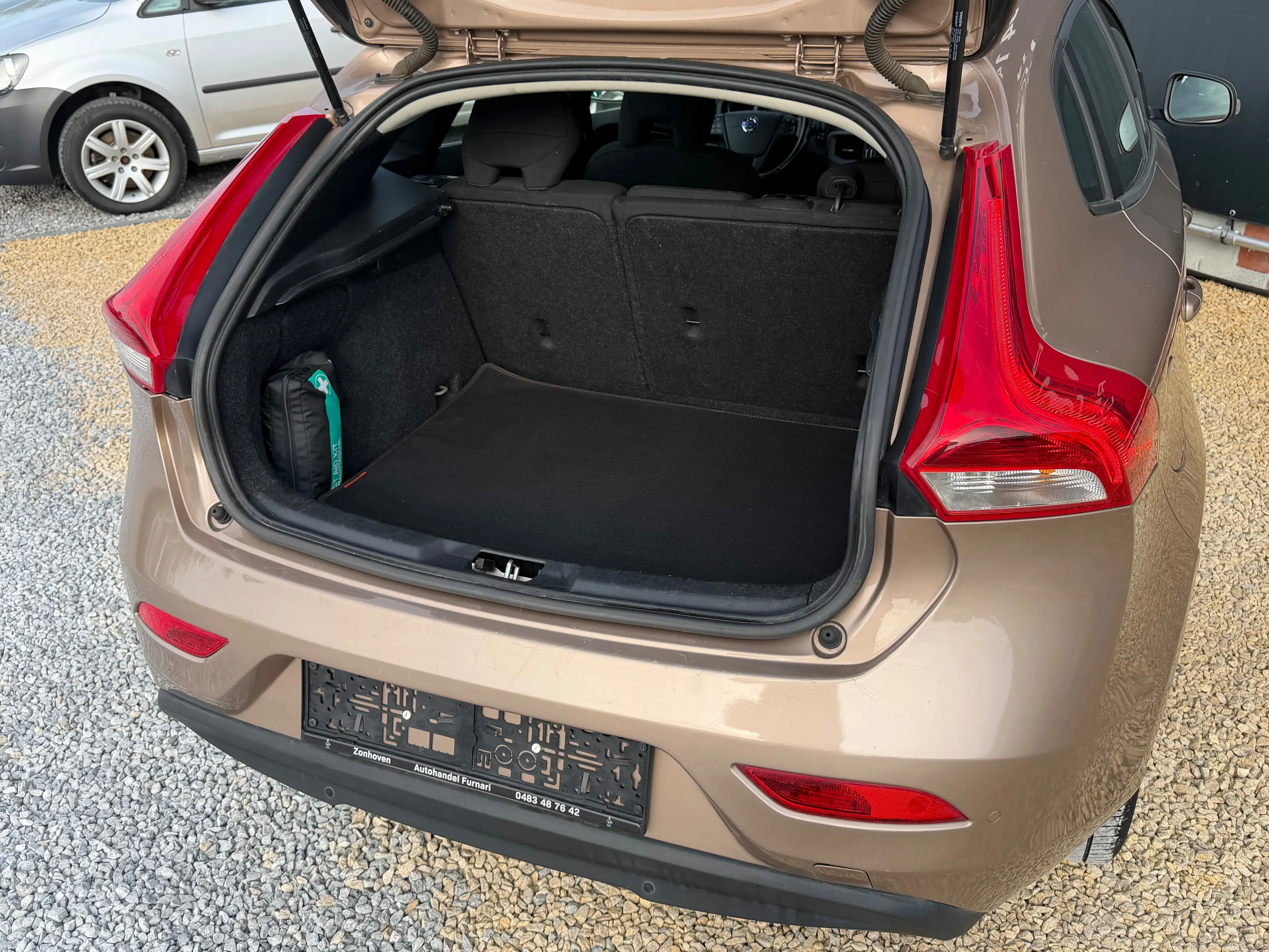 Volvo V40 2.0 D2 Geartronic - Navigation - Euro 6b — photo 10
