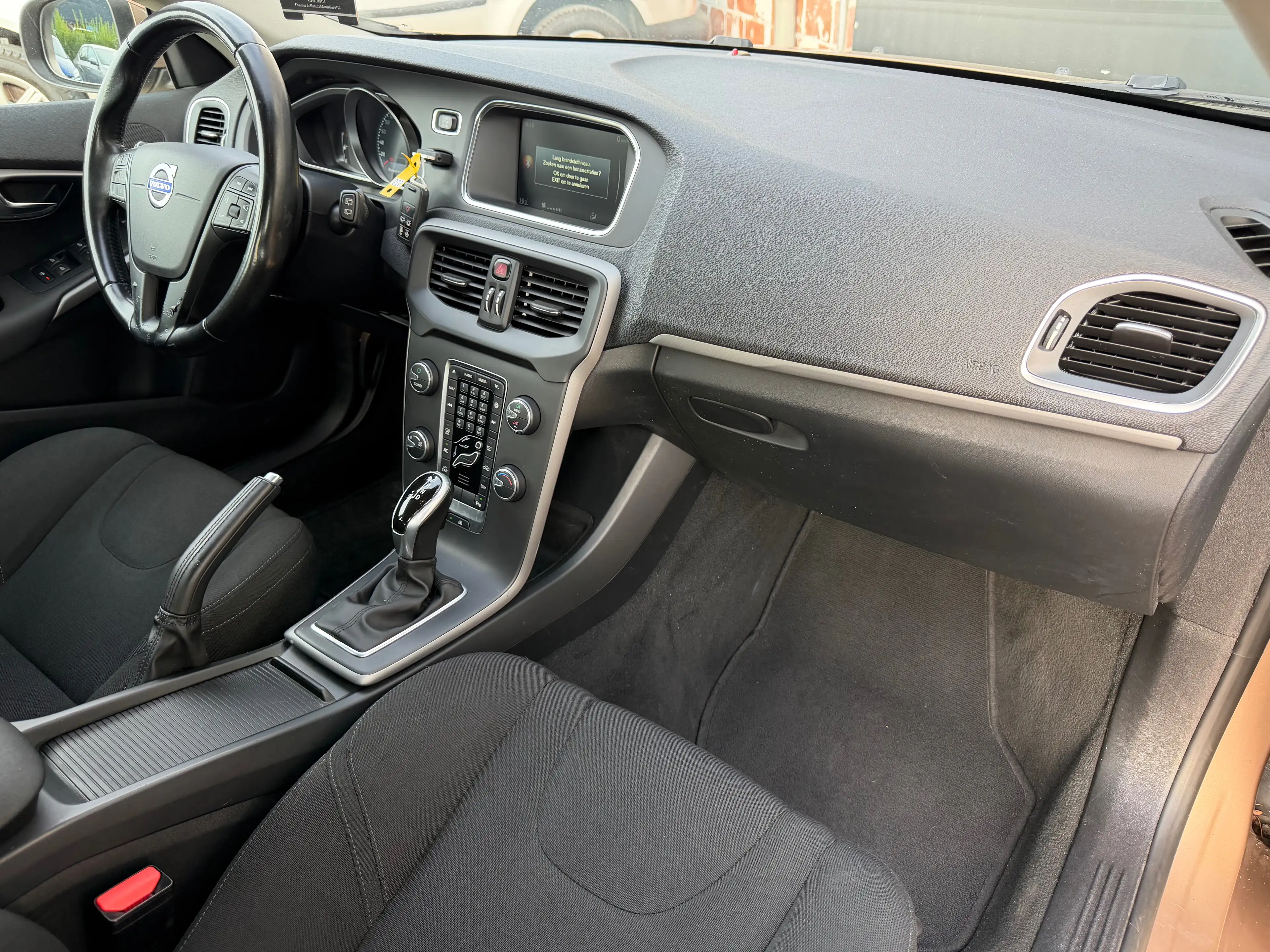 Volvo V40 2.0 D2 Geartronic - Navigation - Euro 6b — photo 8