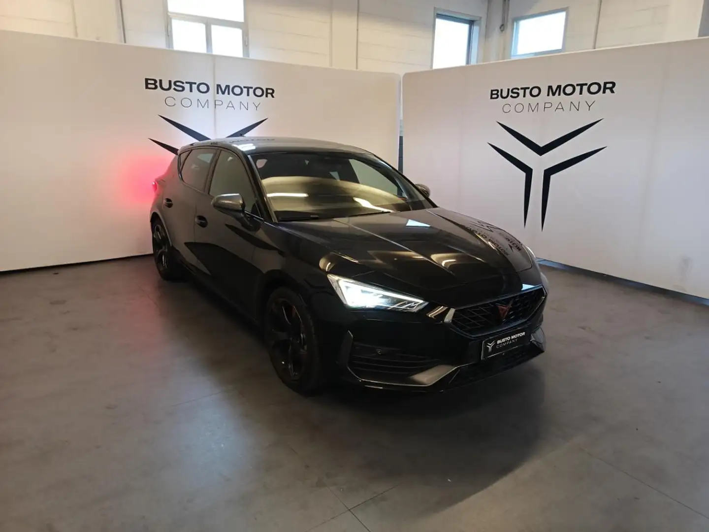CUPRA Leon 1.5 Hybrid 150 CV DSG Schwarz - 1