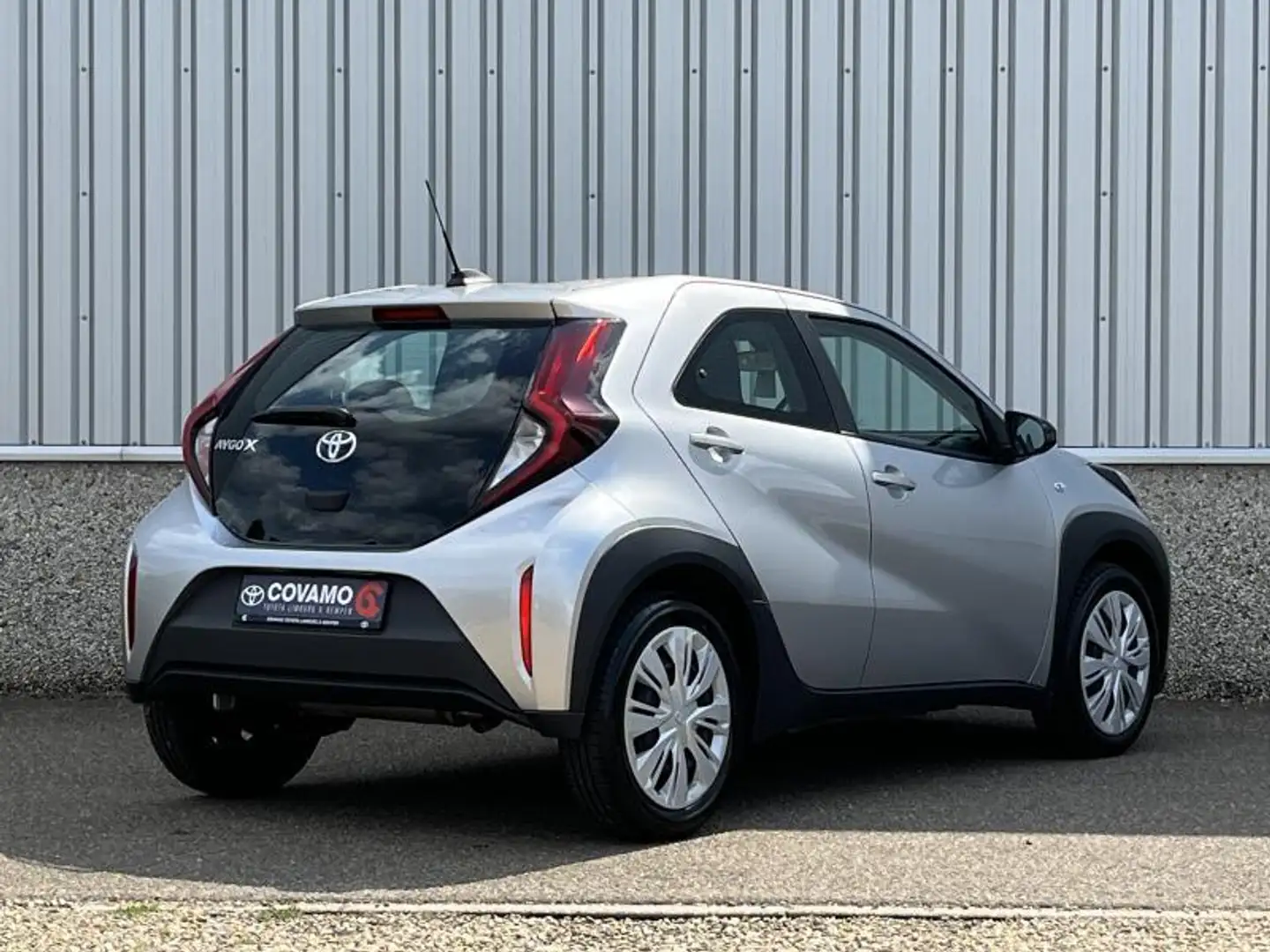 Toyota Aygo X Play / 15.950 € !! Zilver - 2