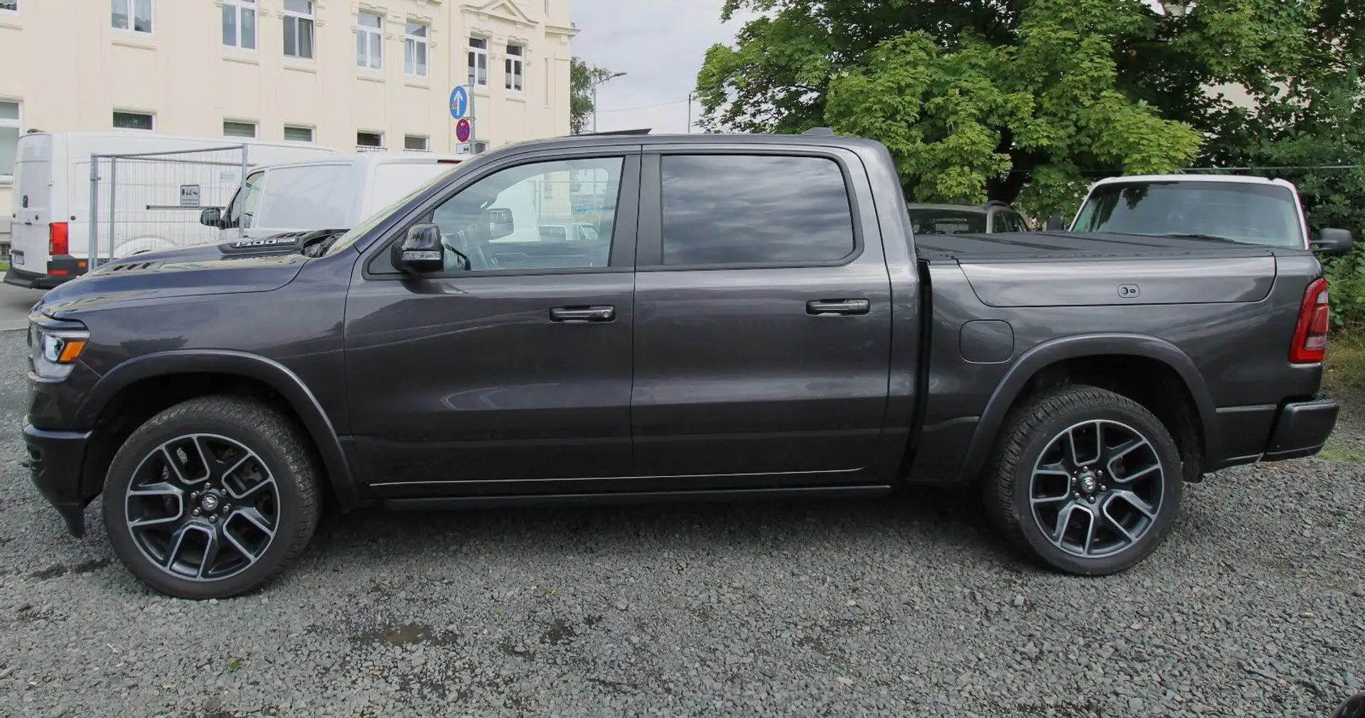 Dodge RAM 1500 5.7l V8 LPG Laramie Spo Luft Rambox Pan Grau - 2