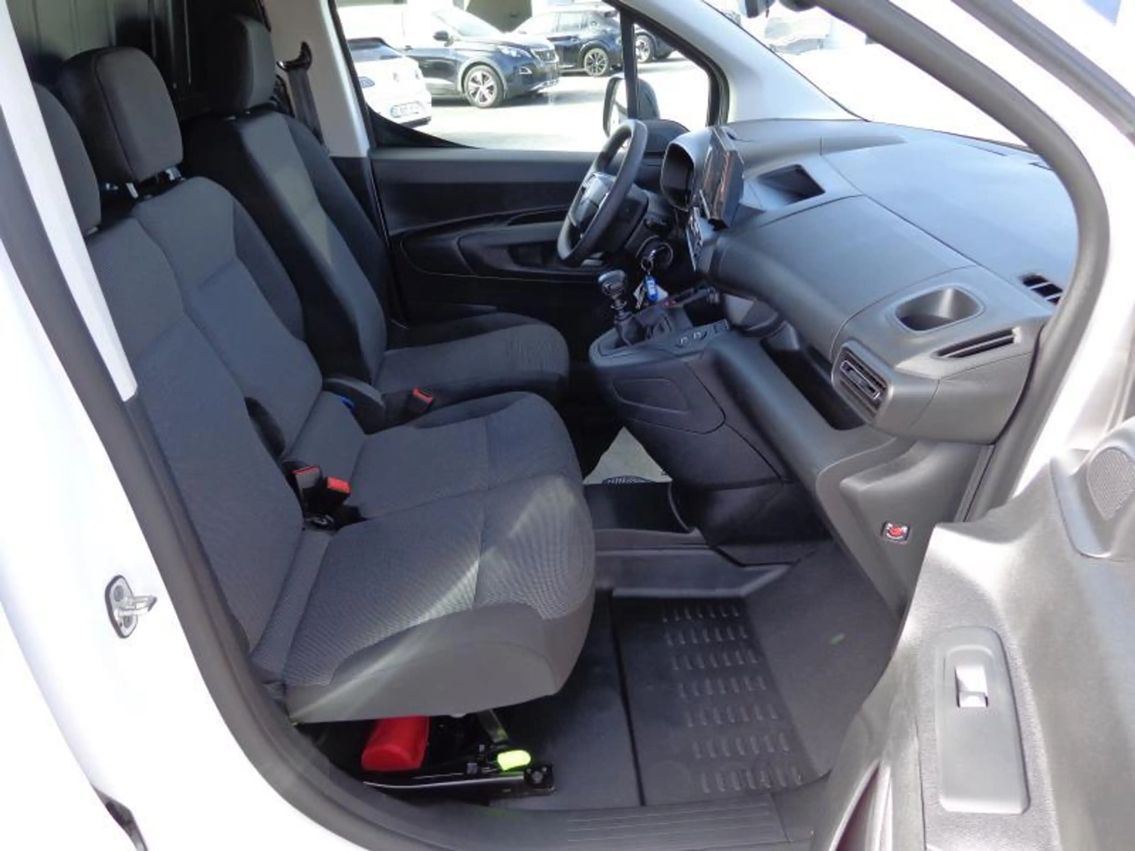 Citroen Berlingo 1.5HDi 3Pl - GPS - Clim - Caméra — photo 2