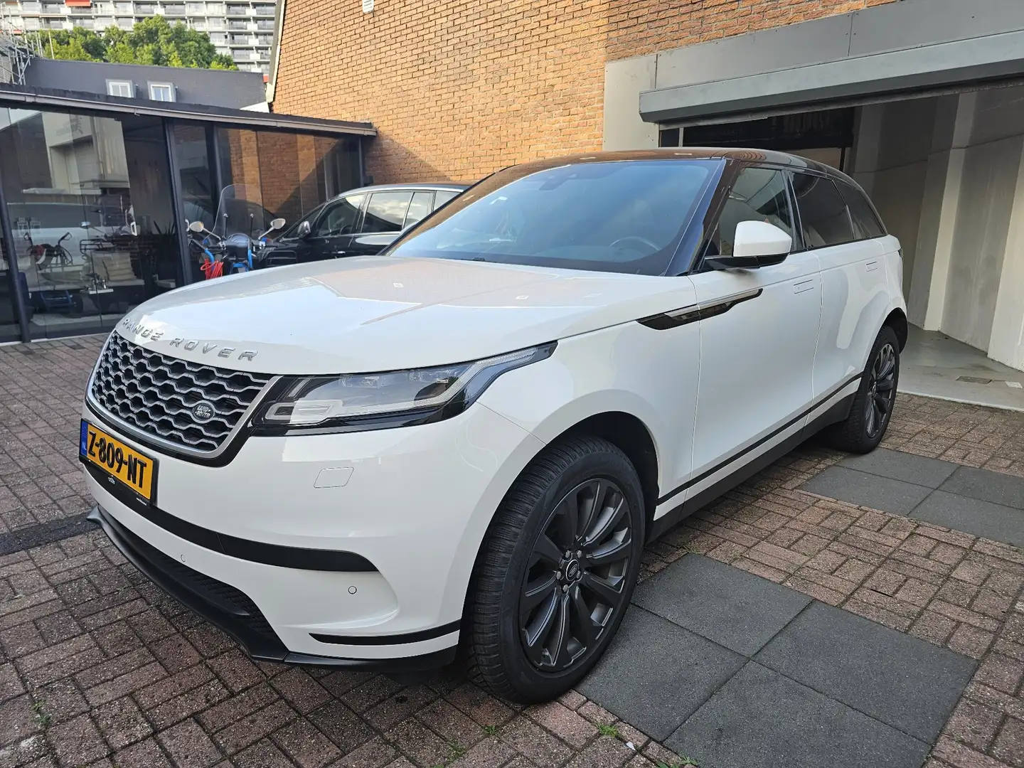 Land Rover Range Rover Velar 2.0 P250 S Turbo AWS Biały - 1