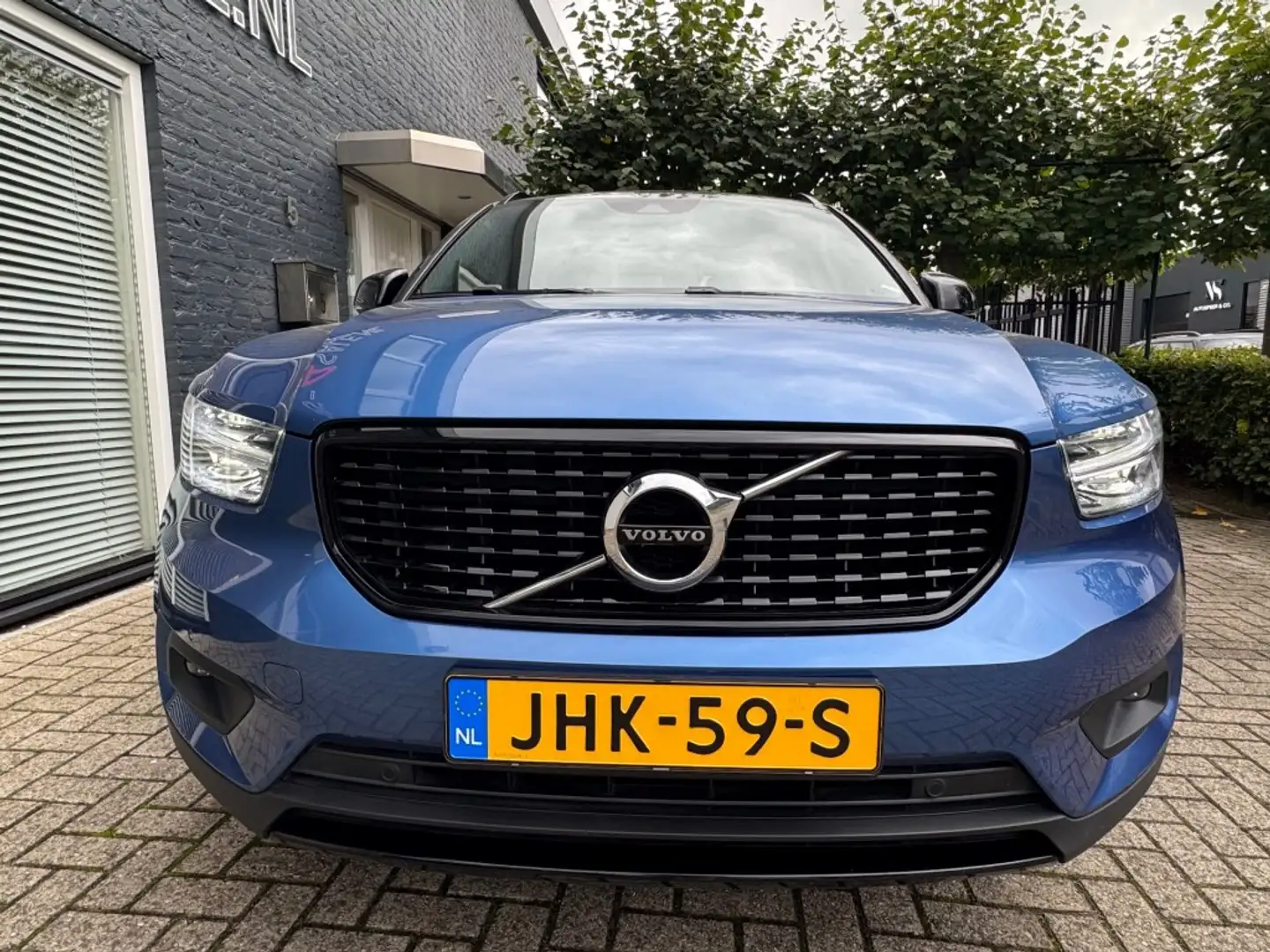 Volvo XC40 1.5 T3 R-Design + D-glas + Harman Kardon Sound + 1 Blauw - 2