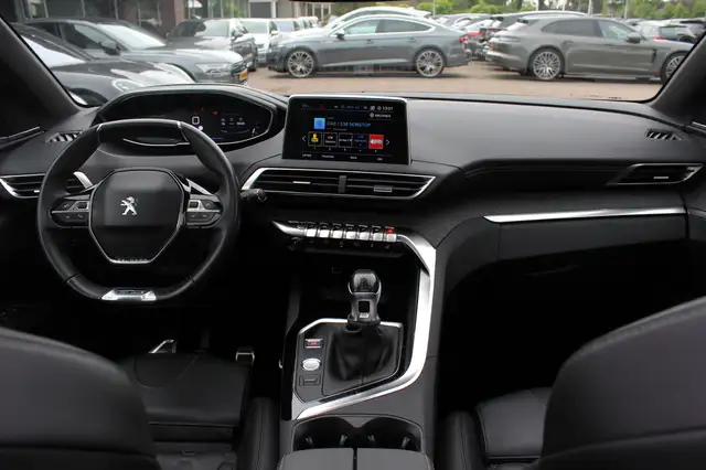 Peugeot 3008 view 2