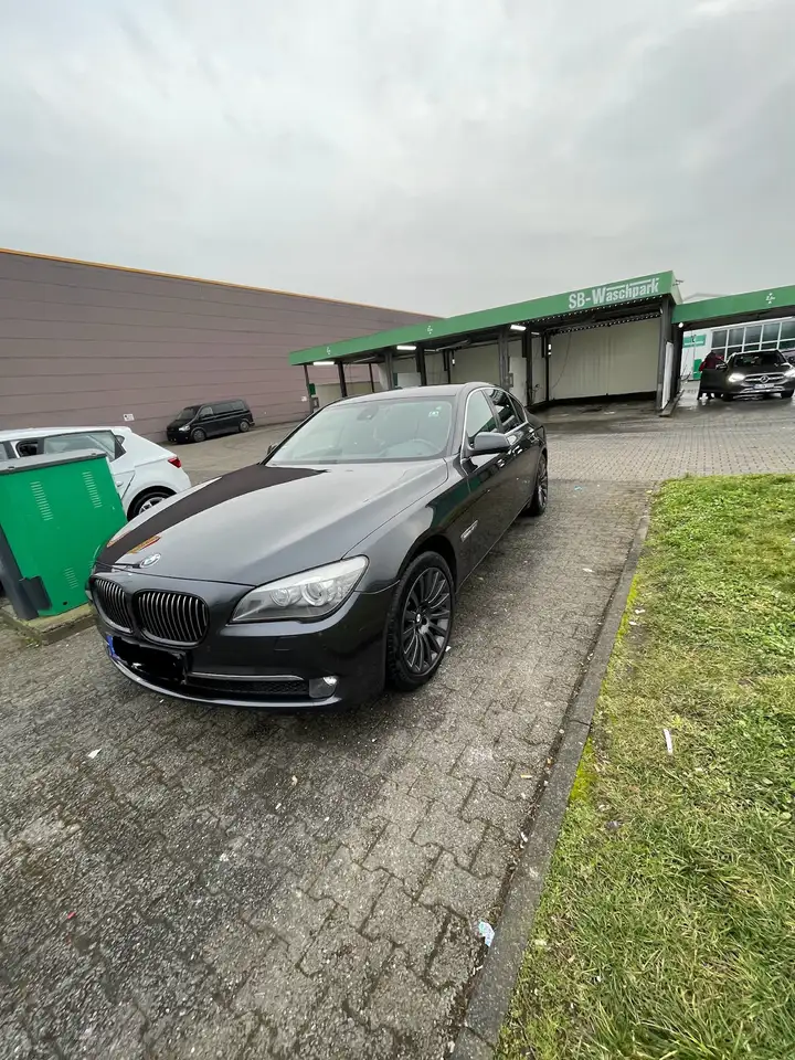 BMW 740