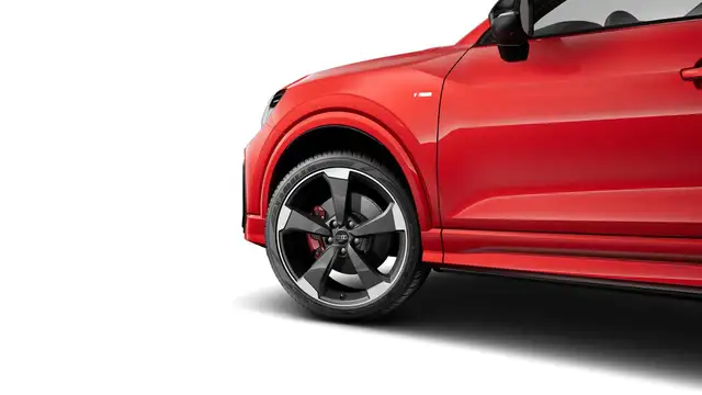 Audi Q2 view 7