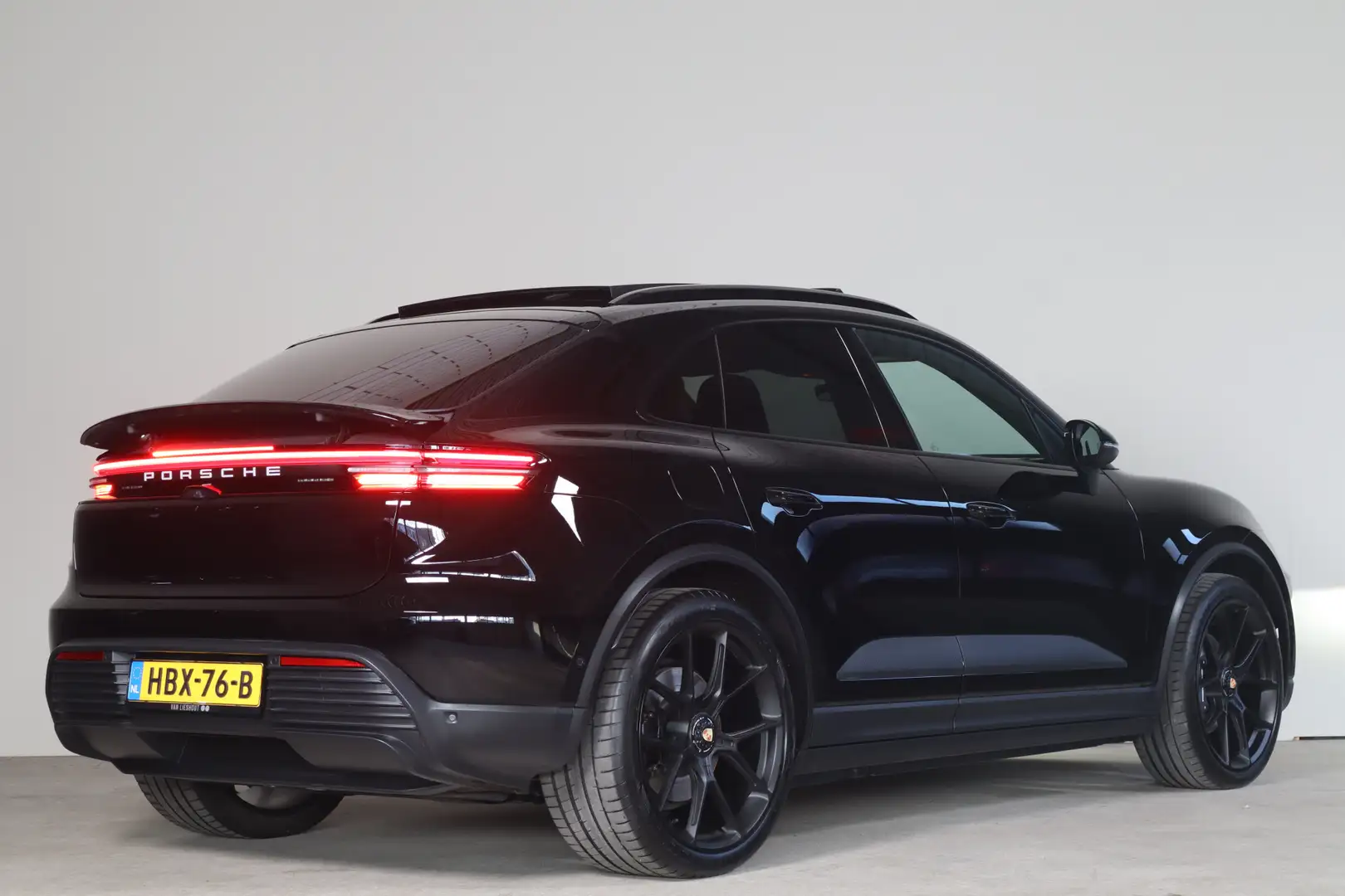 Porsche Macan 4 100 kWh Sport Chrono I Elek.Stuur I  22' LM-velg Schwarz - 2