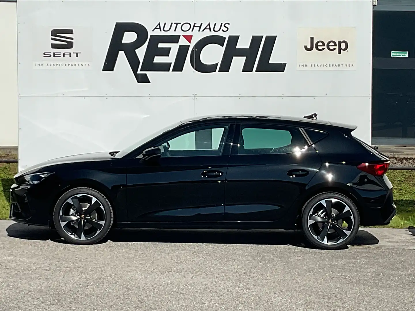 CUPRA Leon 1,5 TSI - Edge- und Winter-Paket Schwarz - 1