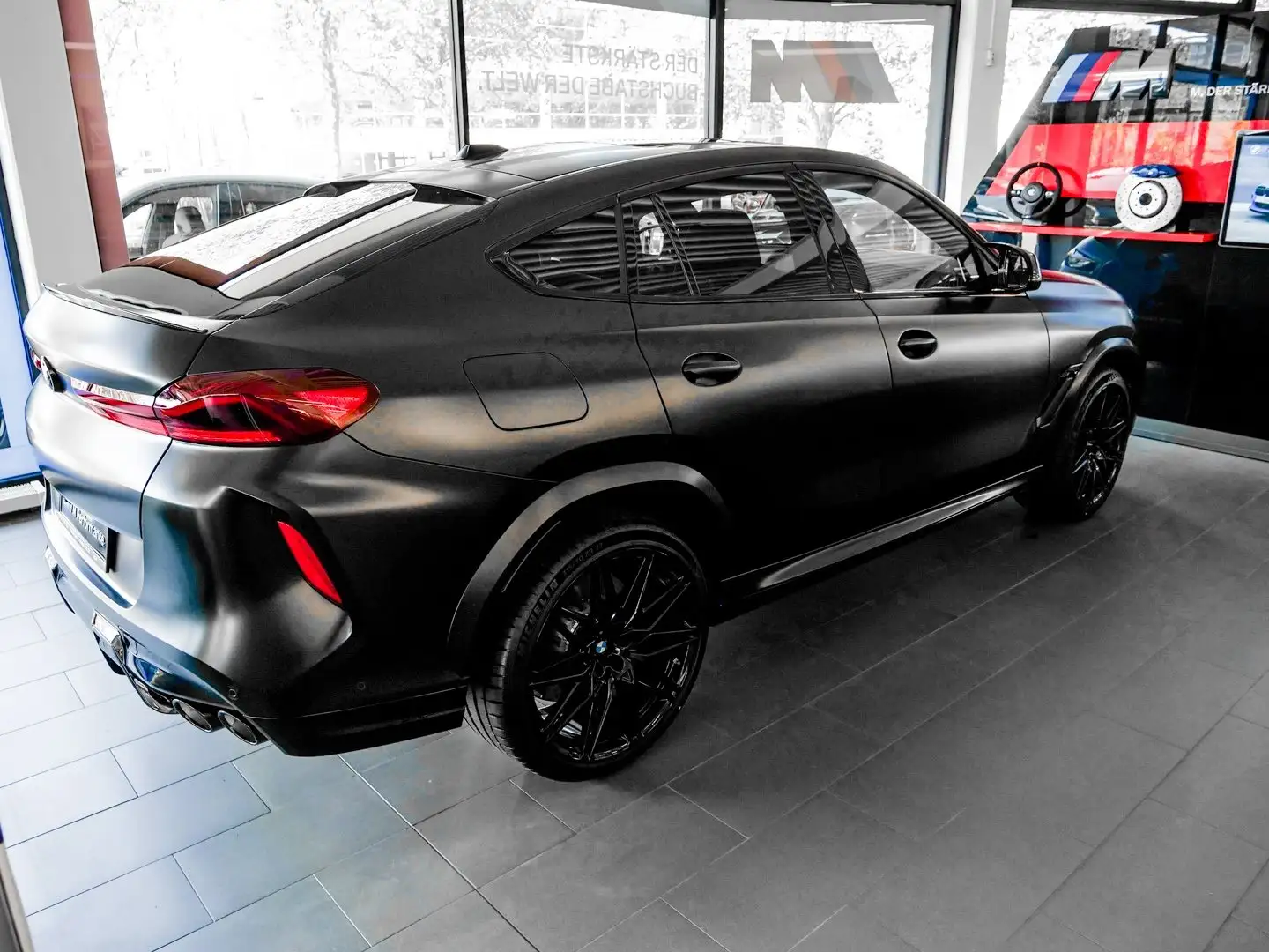 BMW X6 M Competition Indiv. + B/W + PanoSky. + DAprof. + Ca Černá - 2