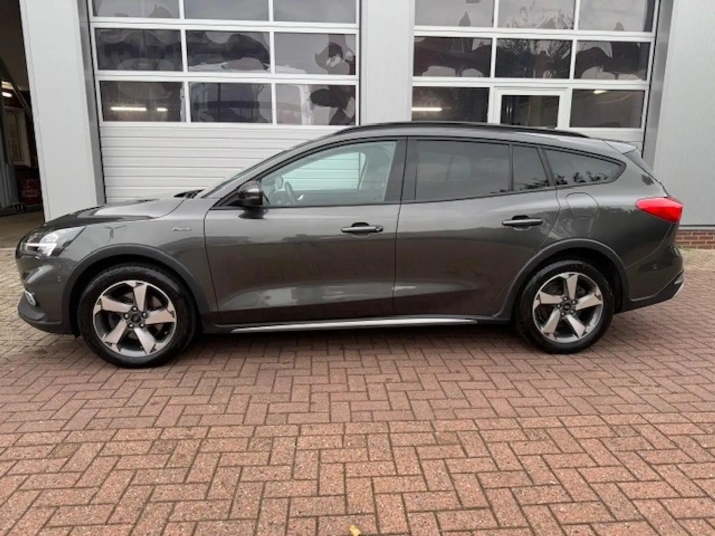 Ford Focus Active Grau - 2
