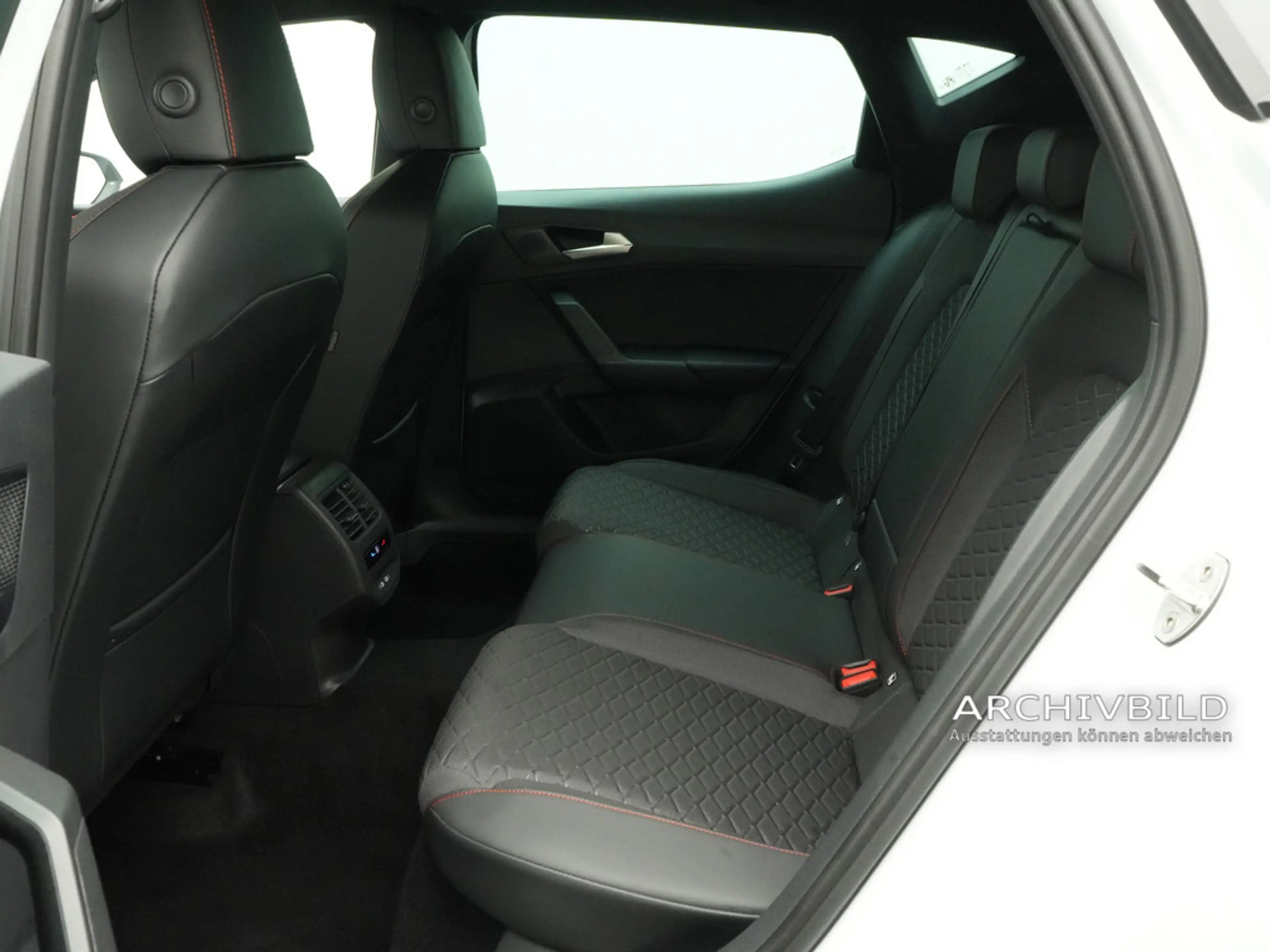 SEAT Leon FR MATRIX KAM KEYLESS ACC PDC NAVI SHZ — photo 7