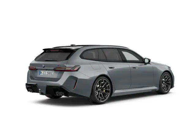 BMW M5 view 2