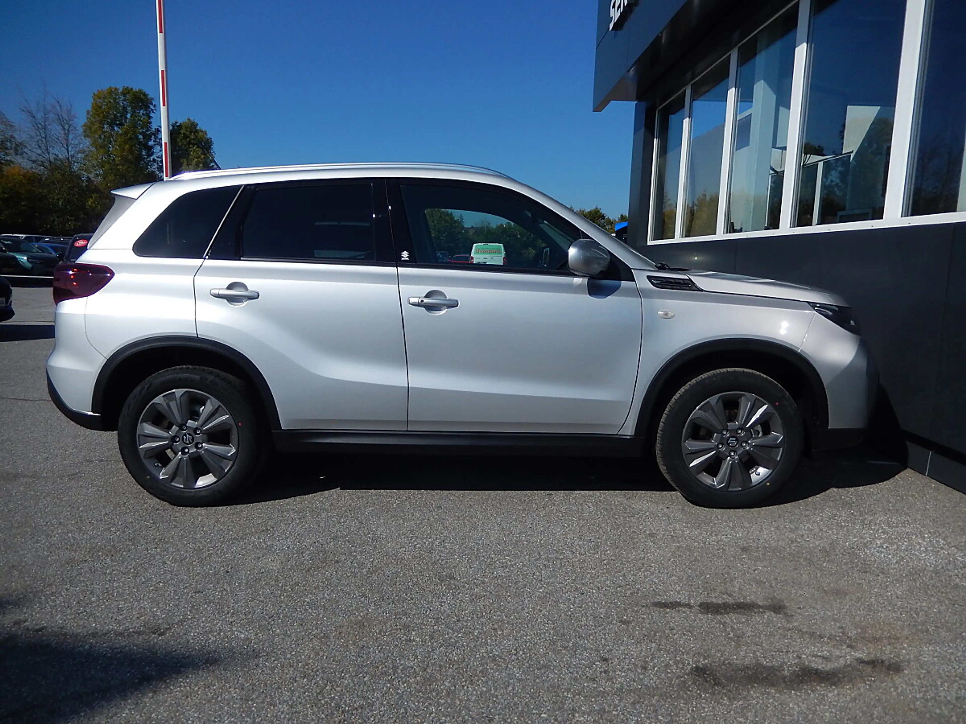 Suzuki Vitara 1,4 Hybrid ALLGRIP shine Aut. — photo 5