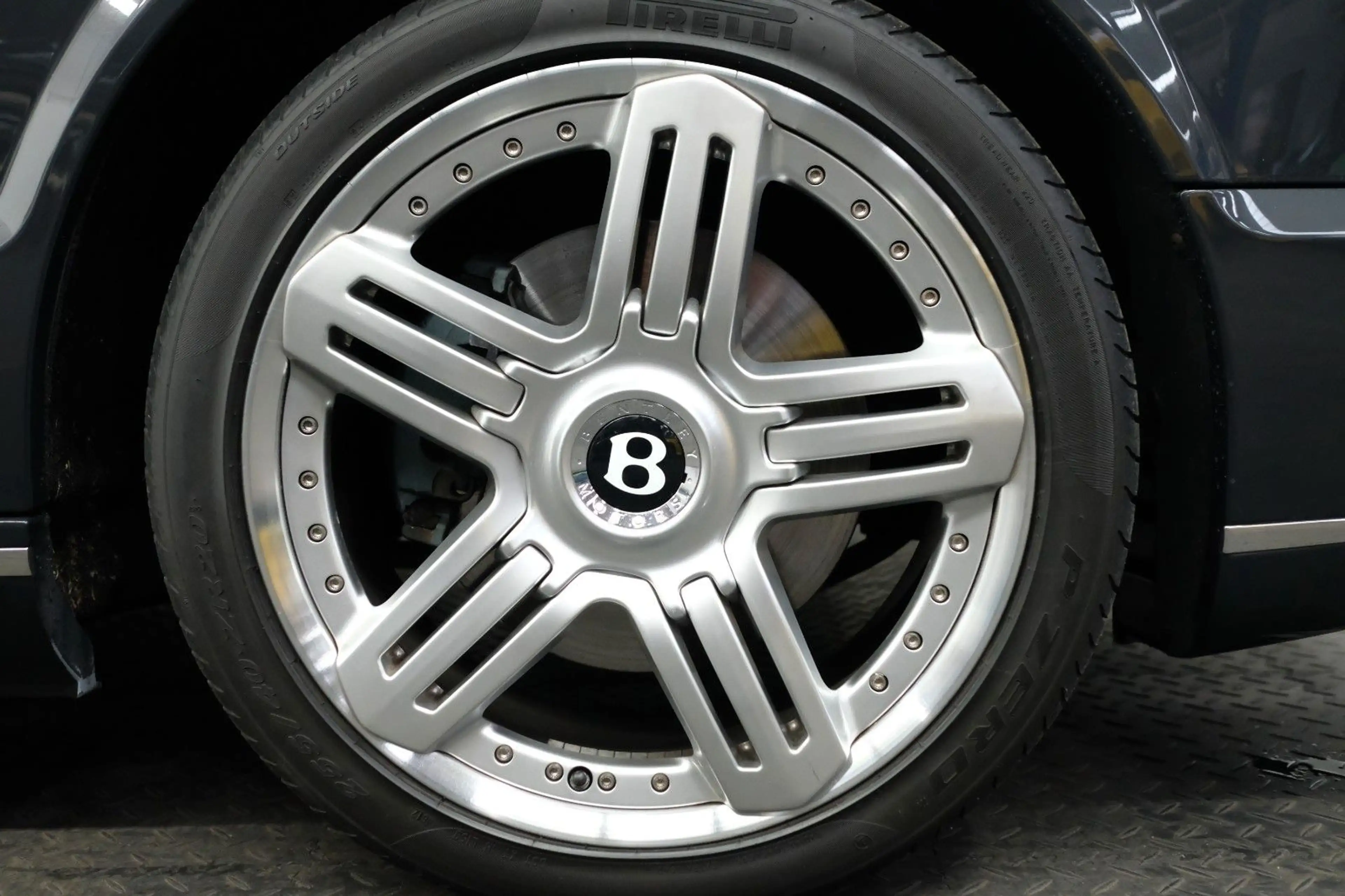 Bentley Brooklands /LIMITIERT 550 ST/SCHECKHEFT — photo 10