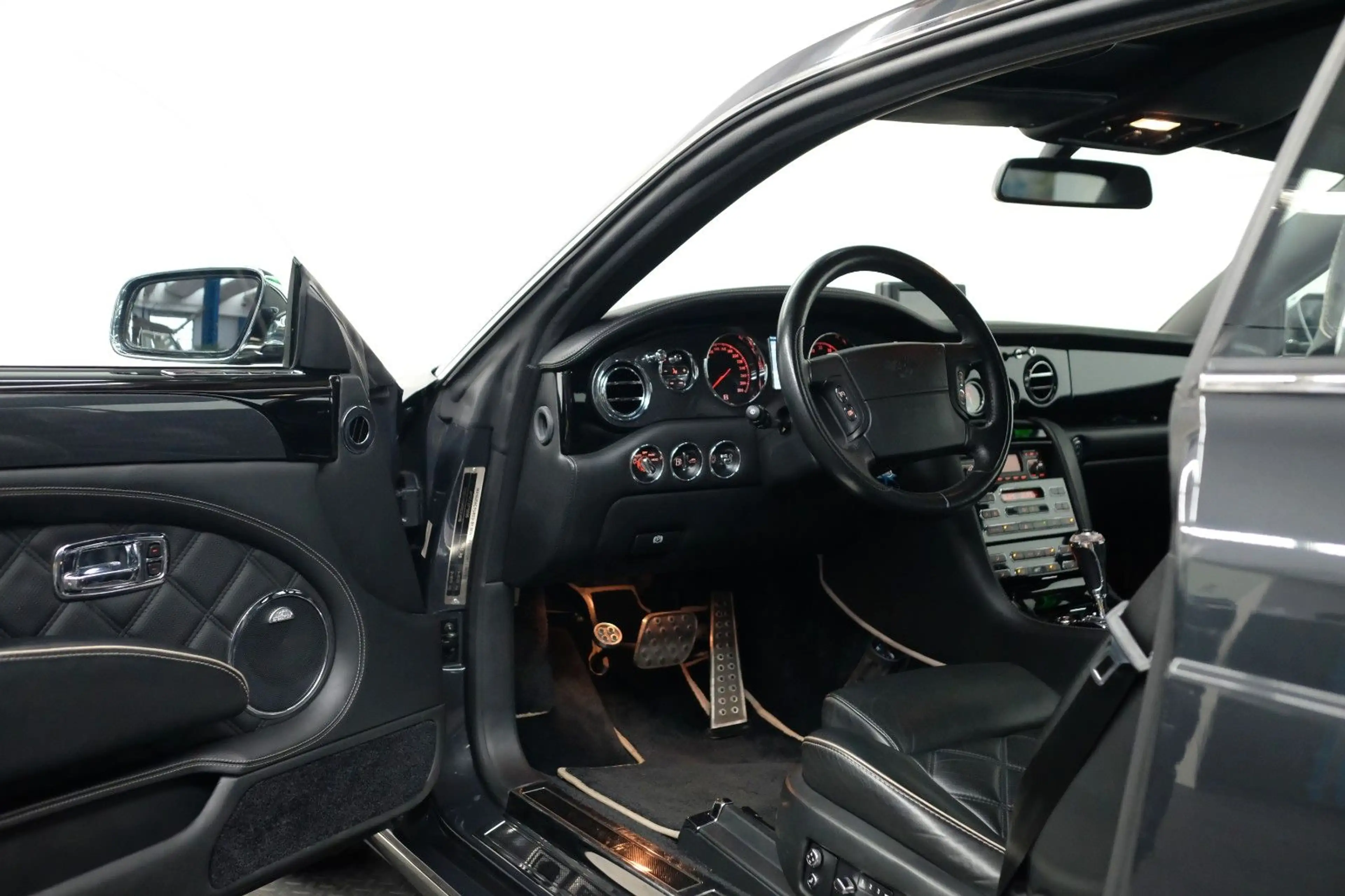 Bentley Brooklands /LIMITIERT 550 ST/SCHECKHEFT — photo 11