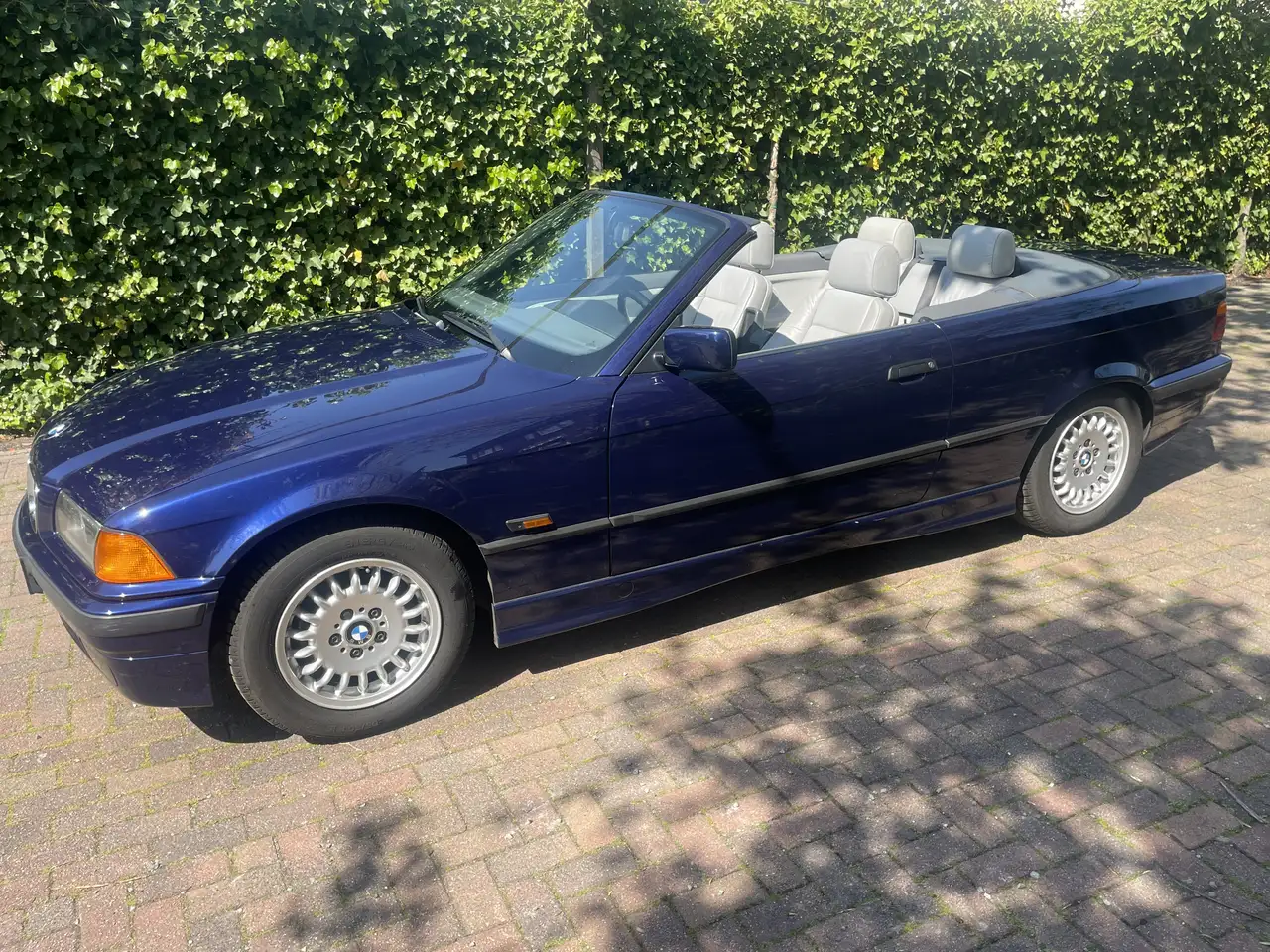 BMW 330 320i Executive, foto 2