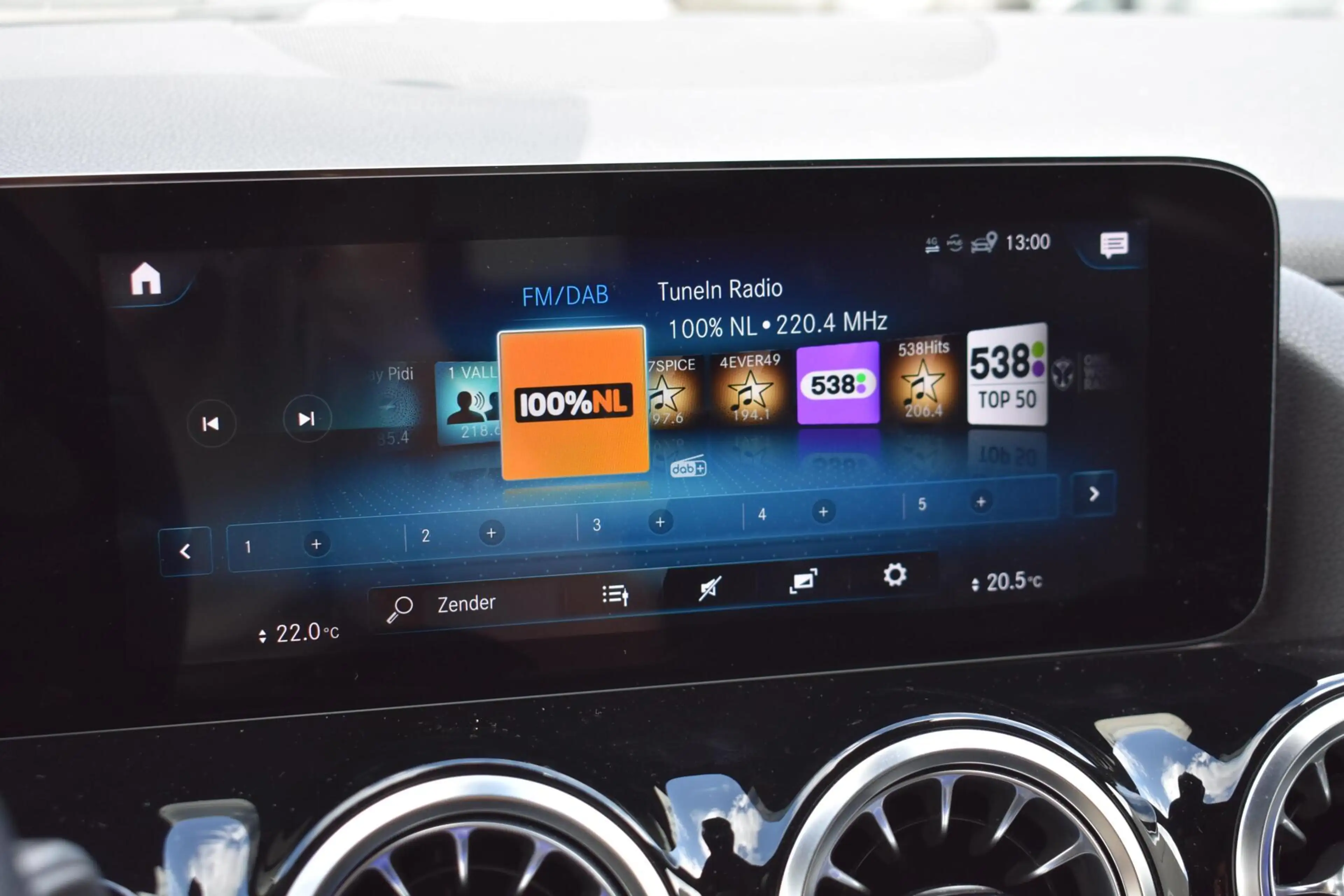 Mercedes-Benz EQA 250 Business Solution Luxury 67 kWh | Pano | Sfeerverl — photo 20
