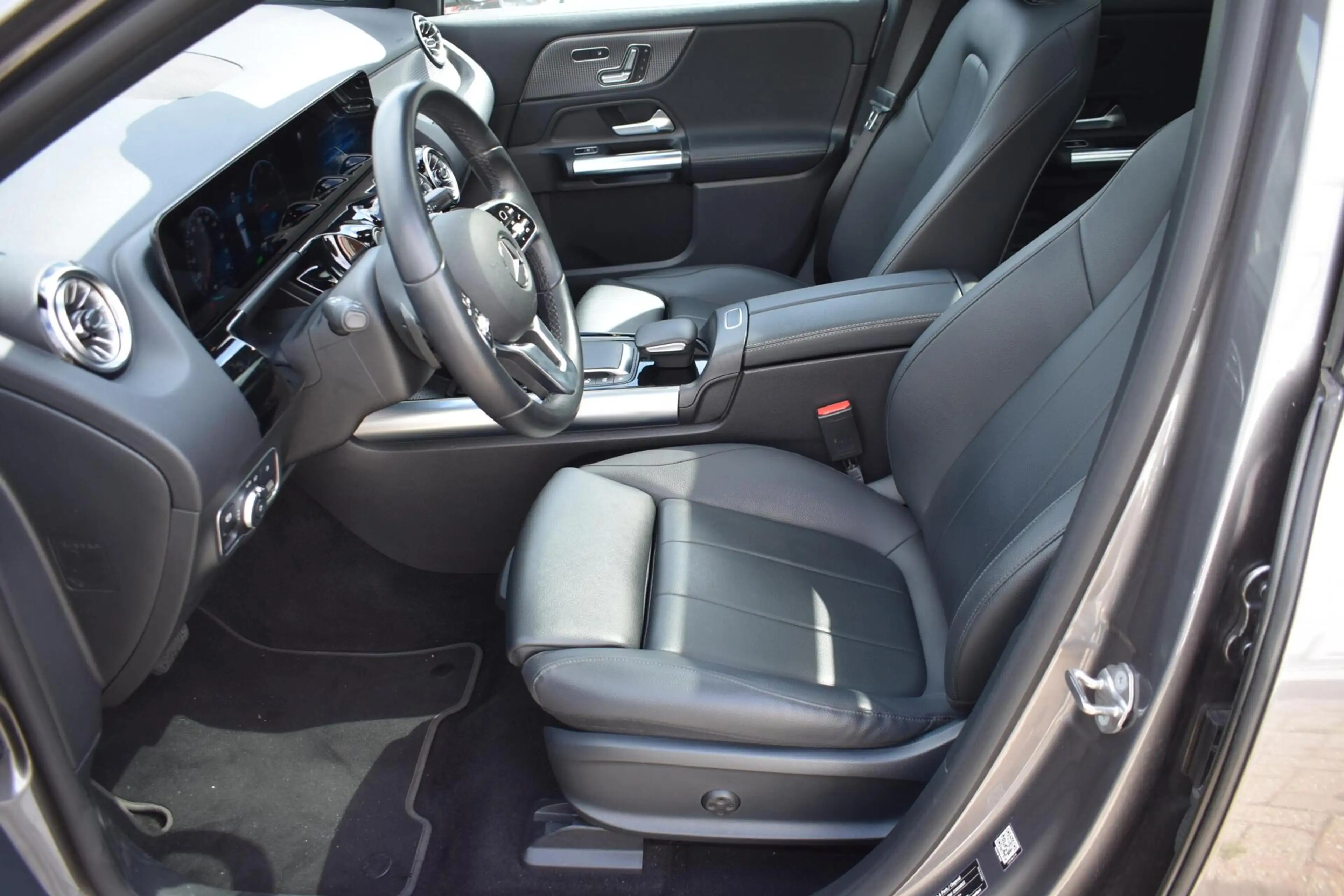 Mercedes-Benz EQA 250 Business Solution Luxury 67 kWh | Pano | Sfeerverl — photo 8