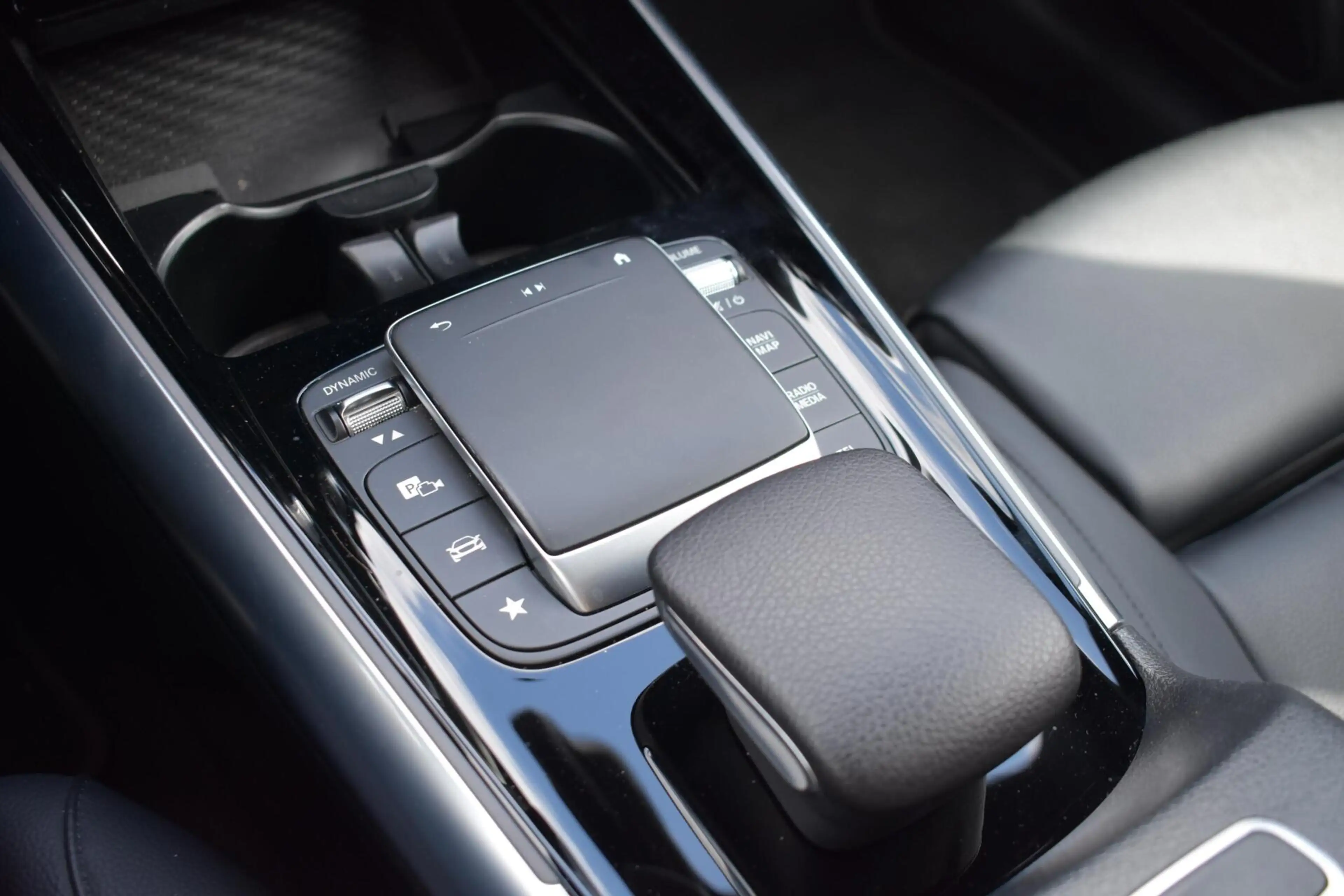 Mercedes-Benz EQA 250 Business Solution Luxury 67 kWh | Pano | Sfeerverl — photo 24
