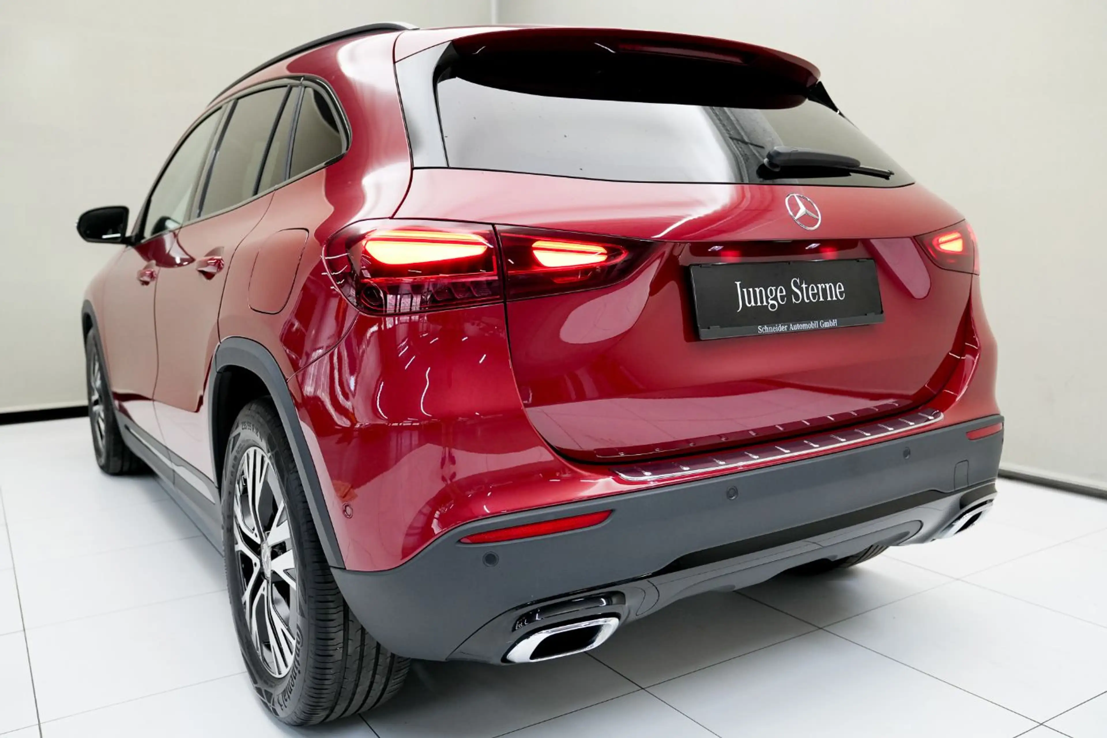 Mercedes-Benz GLA 180 Österreich-Edition Night KAM FLA el.Heck — photo 12