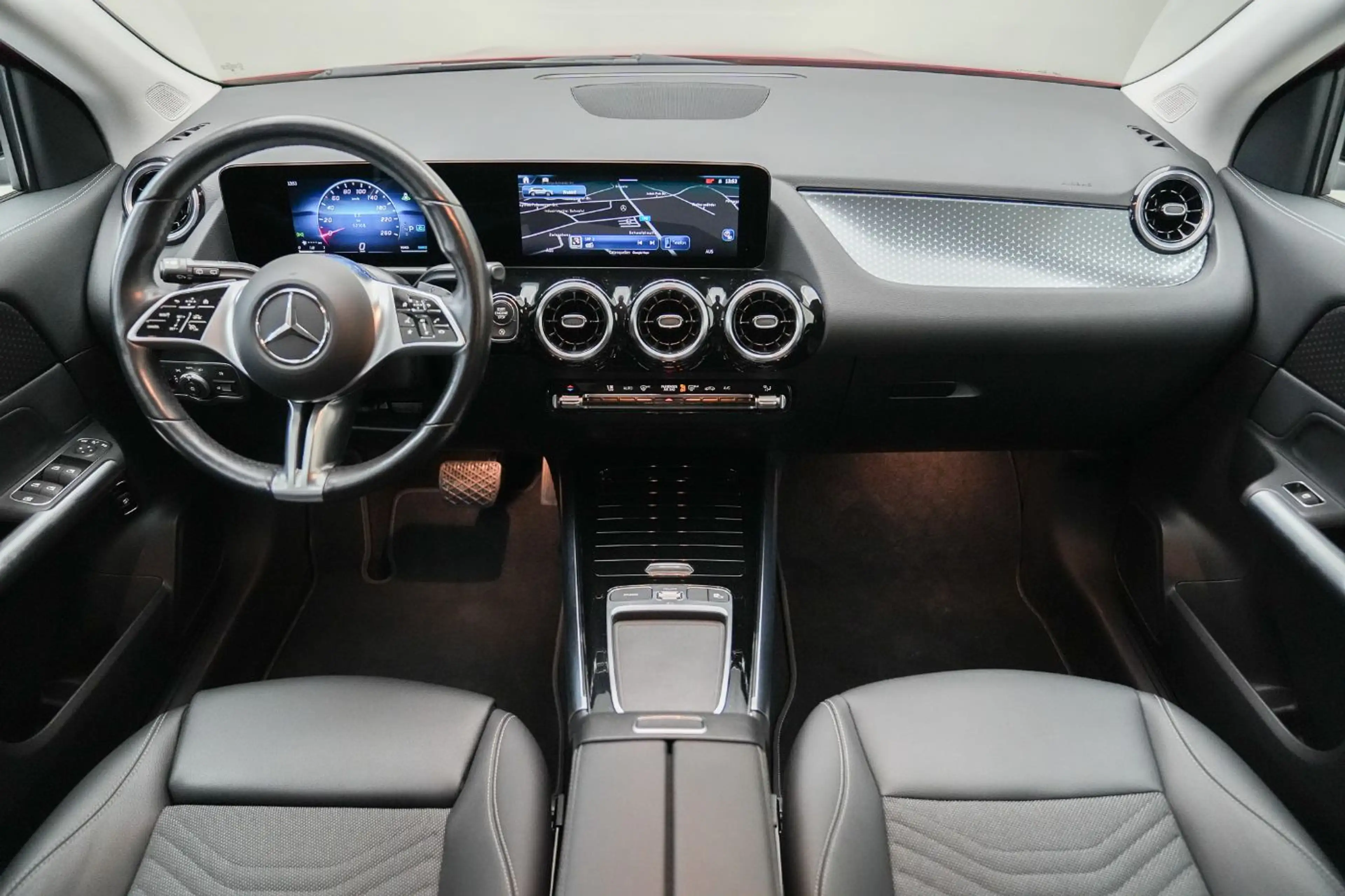 Mercedes-Benz GLA 180 Österreich-Edition Night KAM FLA el.Heck — photo 7