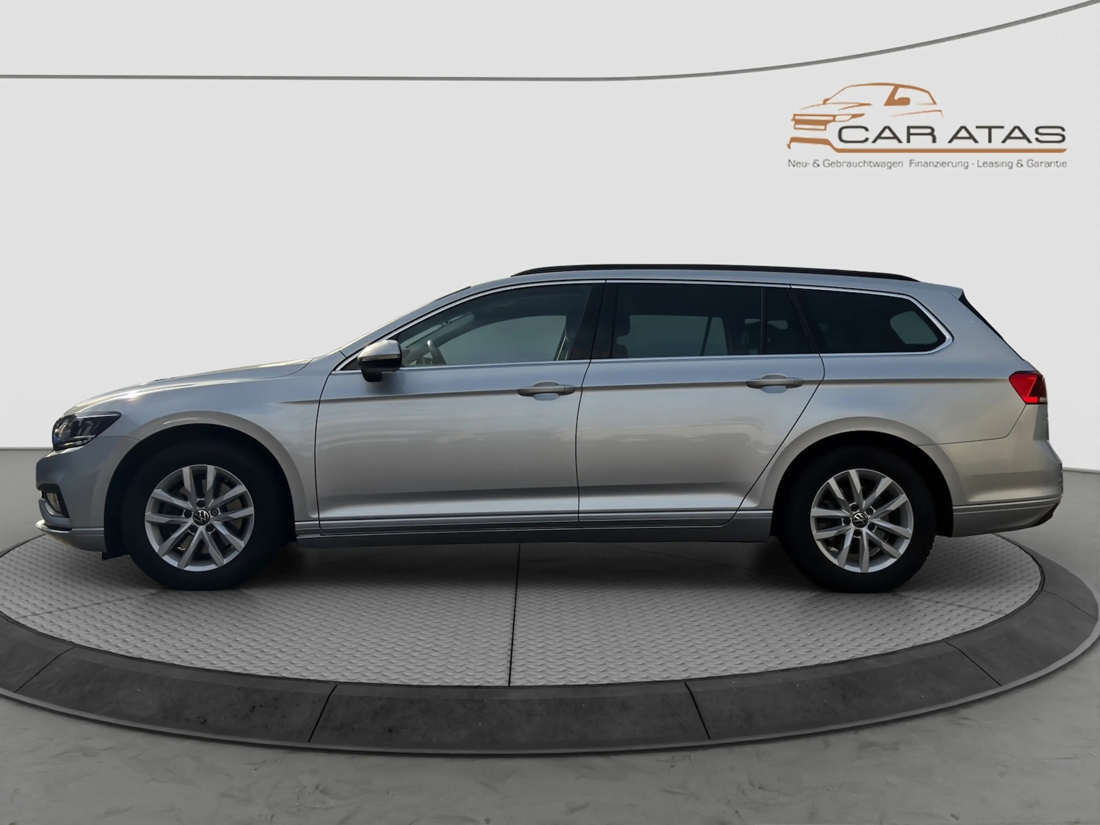 Volkswagen Passat Variant 2.0 TDI Business DSG ACC PDC — photo 4