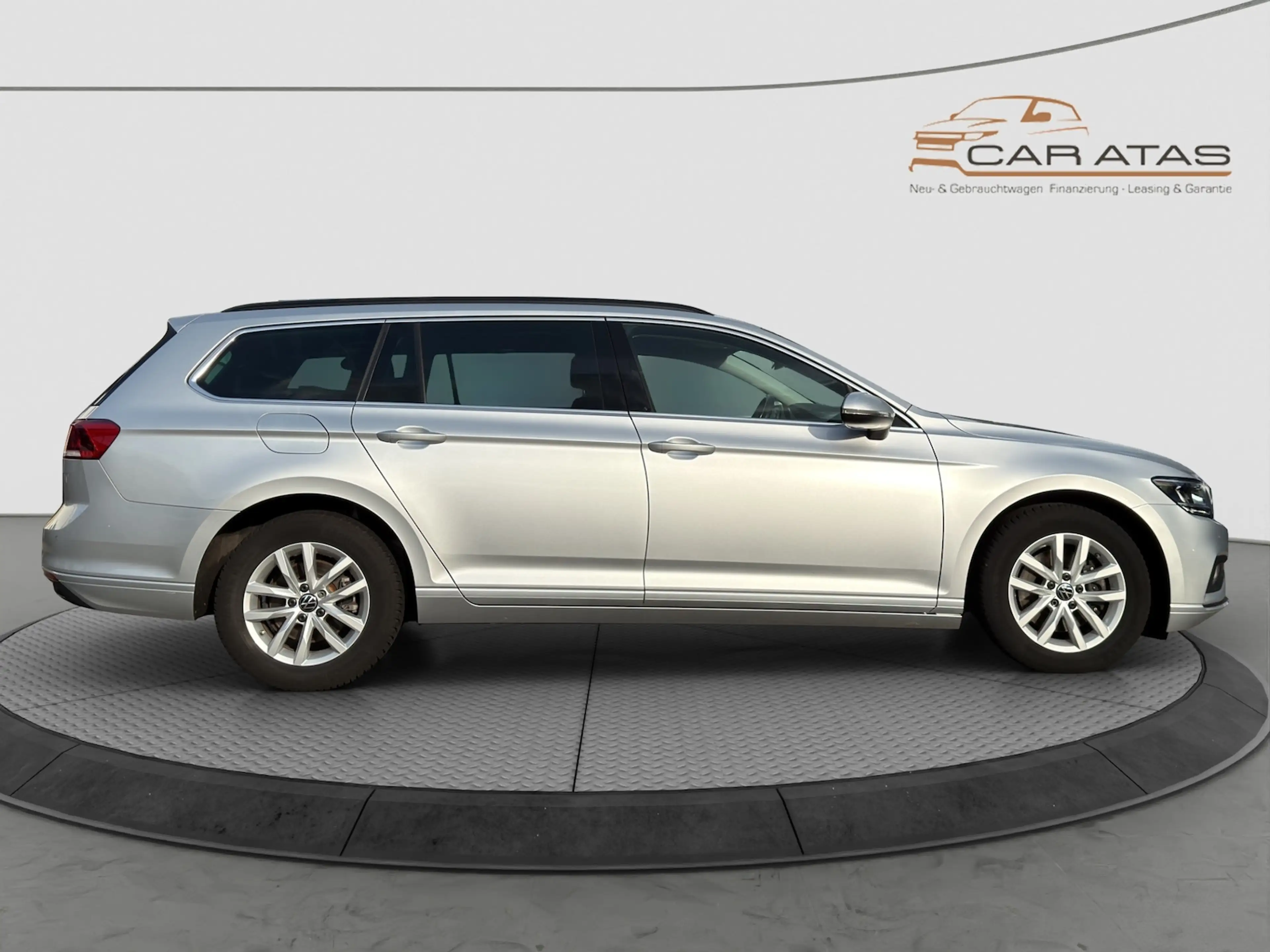 Volkswagen Passat Variant 2.0 TDI Business DSG ACC PDC — photo 8
