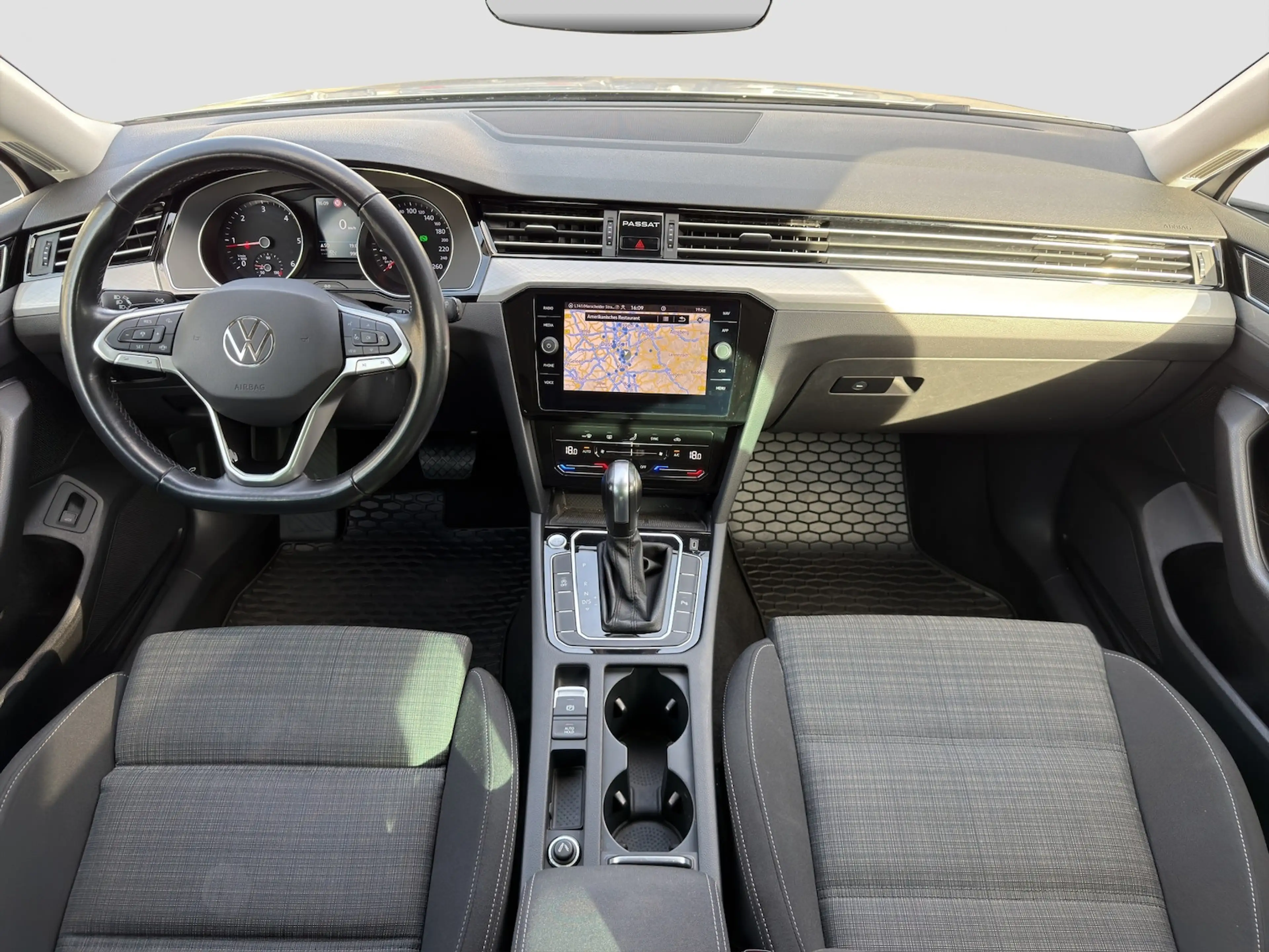 Volkswagen Passat Variant 2.0 TDI Business DSG ACC PDC — photo 10