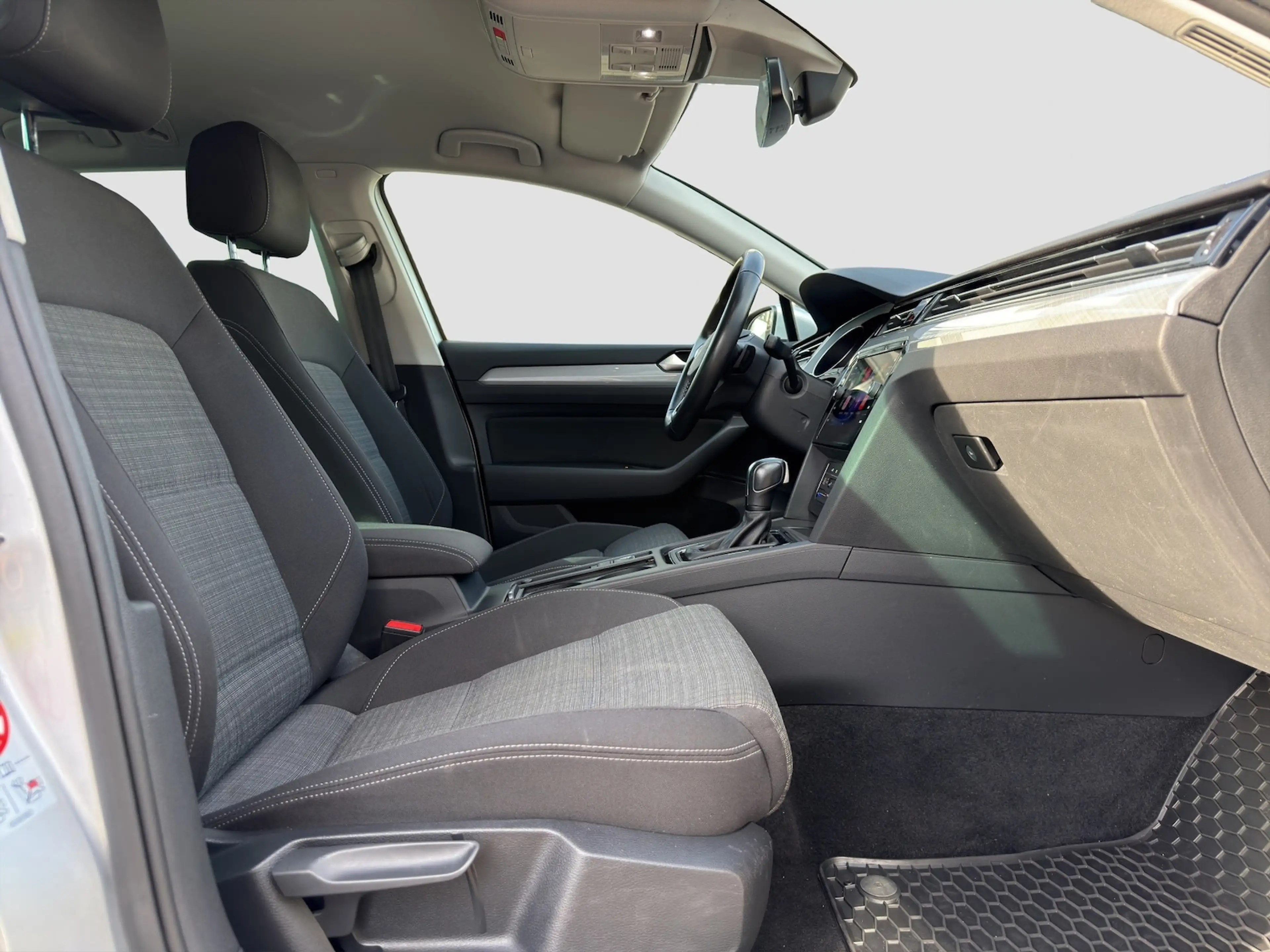 Volkswagen Passat Variant 2.0 TDI Business DSG ACC PDC — photo 9