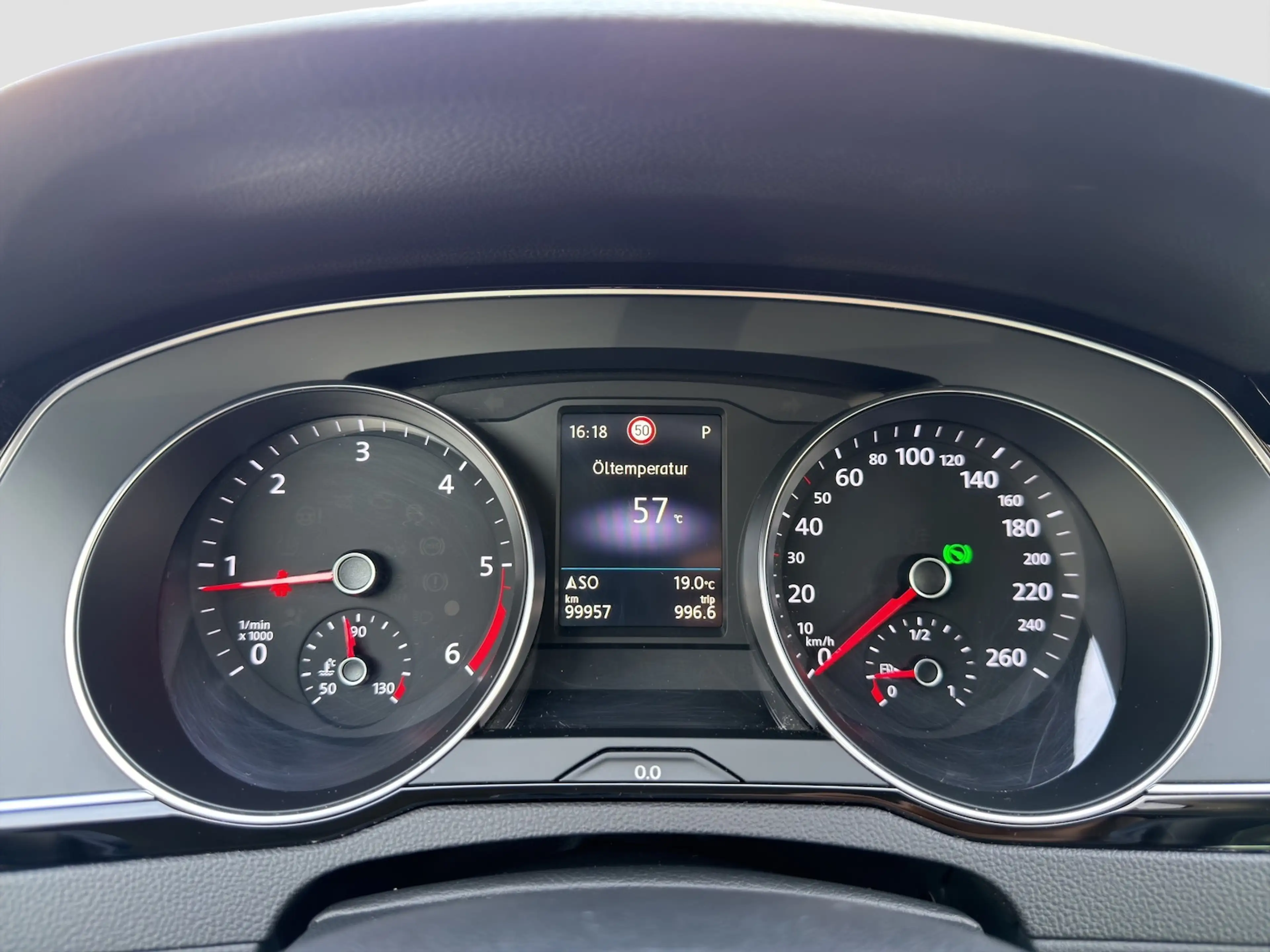 Volkswagen Passat Variant 2.0 TDI Business DSG ACC PDC — photo 15