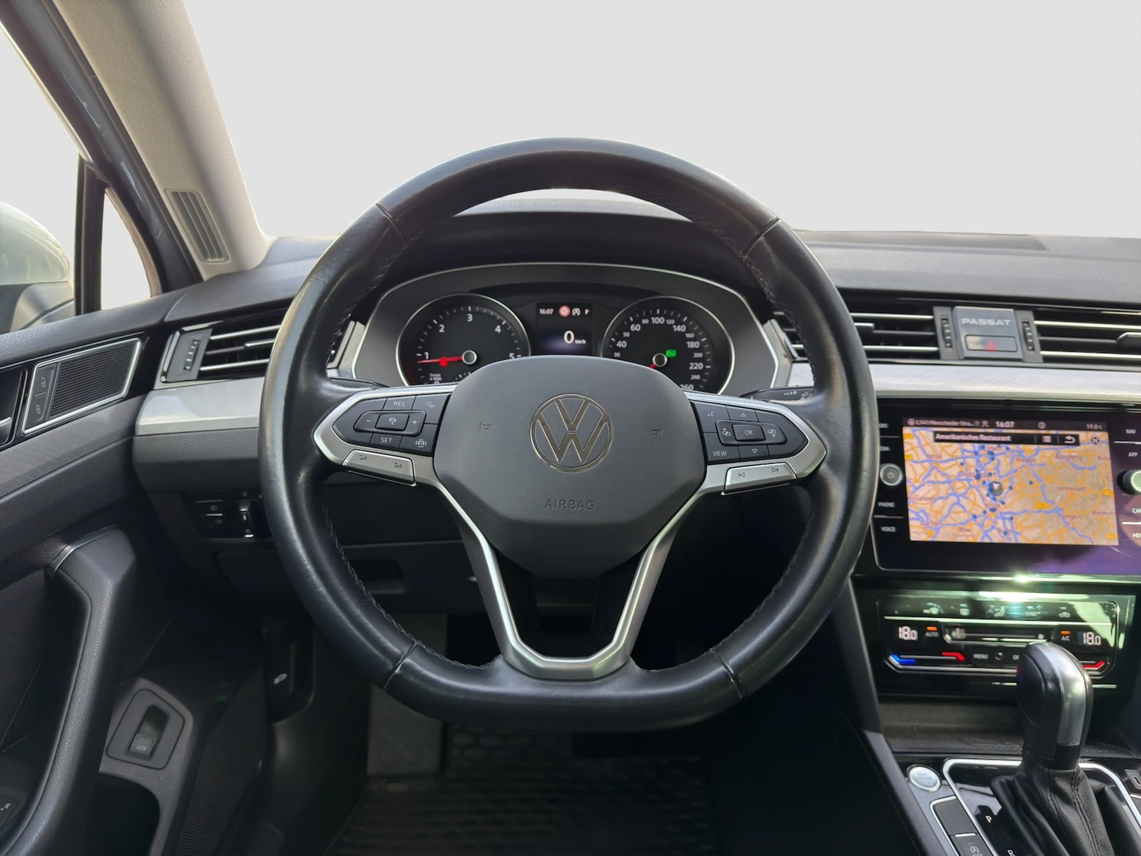Volkswagen Passat Variant 2.0 TDI Business DSG ACC PDC — photo 13