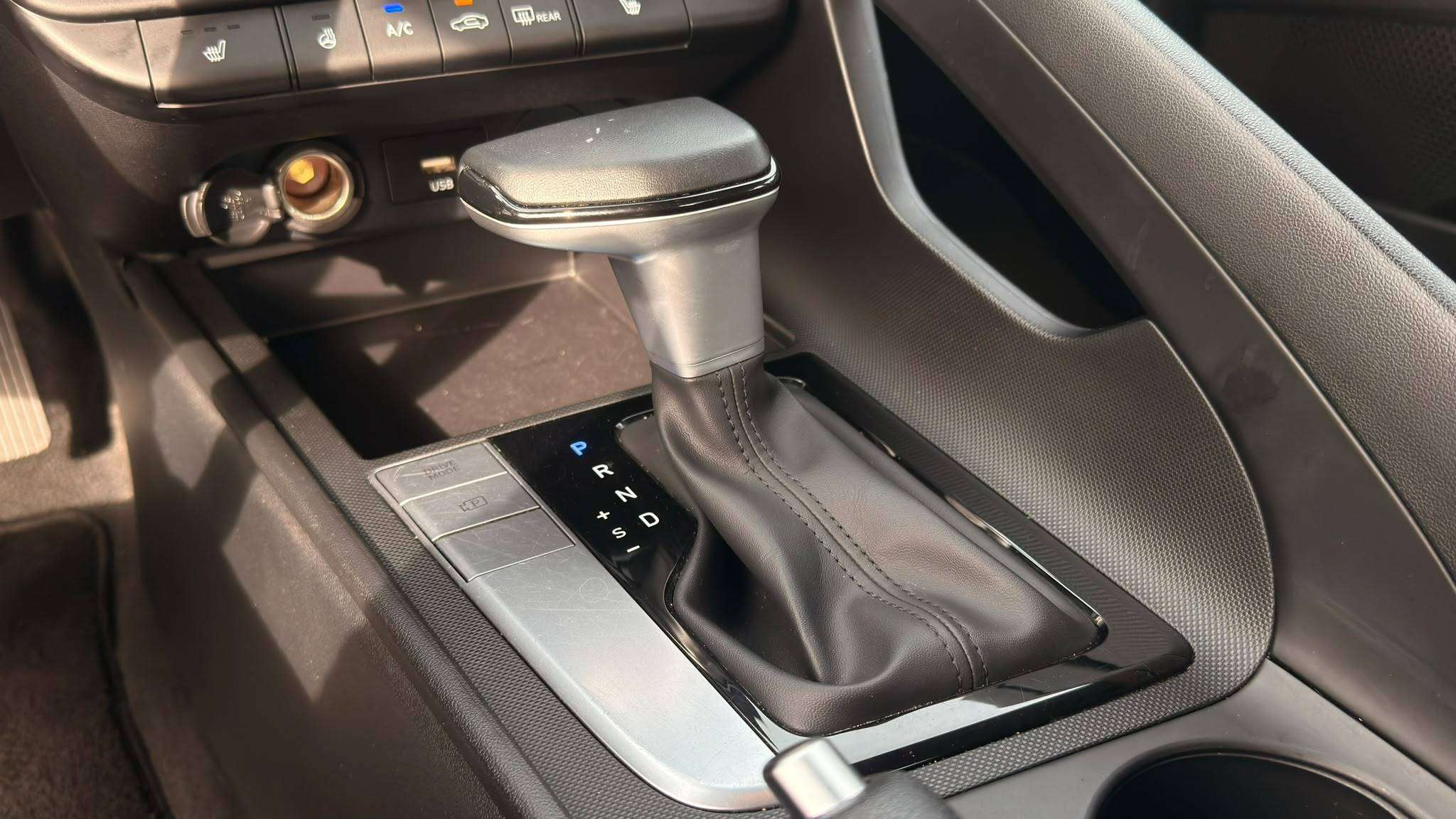 2025 Hyundai Elantra — view 16