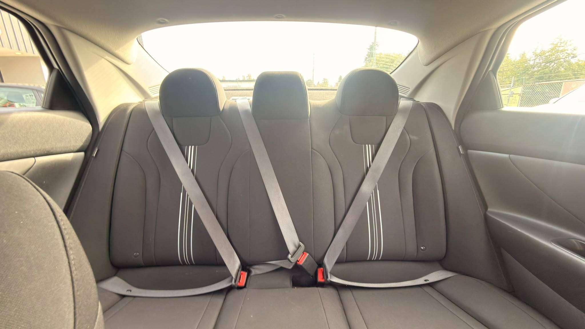 2025 Hyundai Elantra — view 11