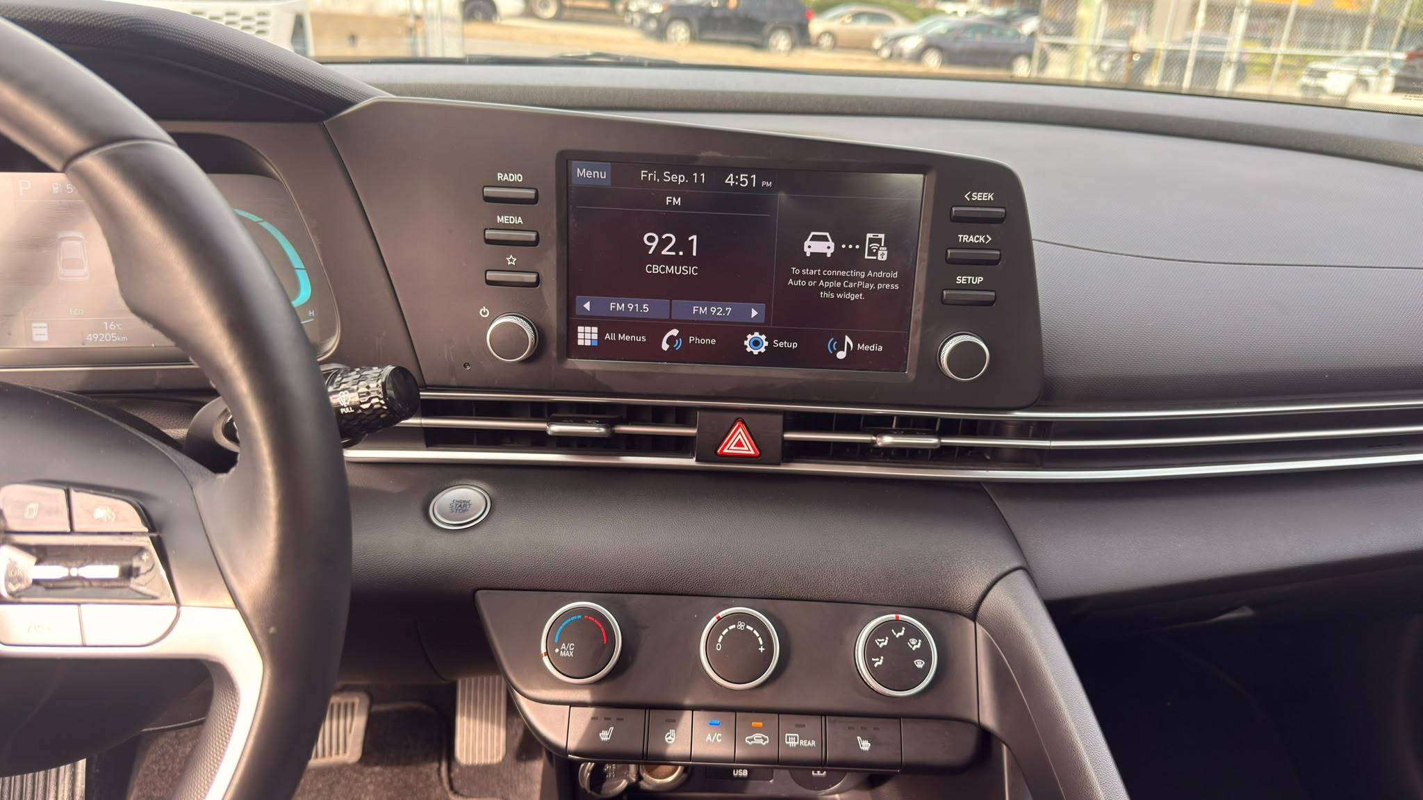 2025 Hyundai Elantra — view 12