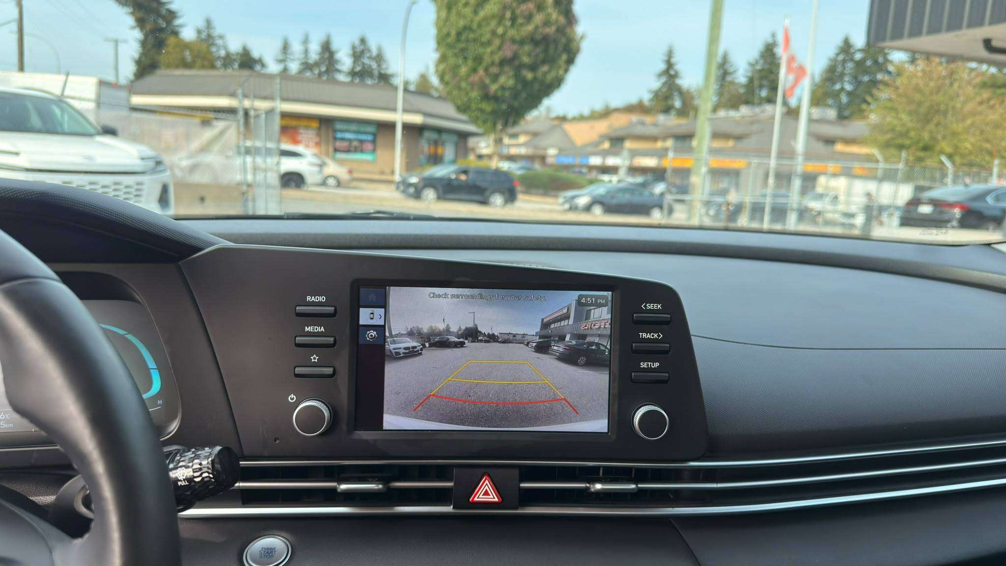 2025 Hyundai Elantra — view 13