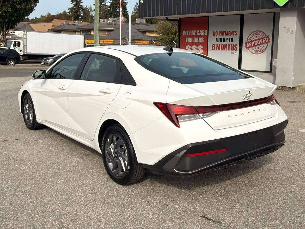 2025 Hyundai Elantra — view 7