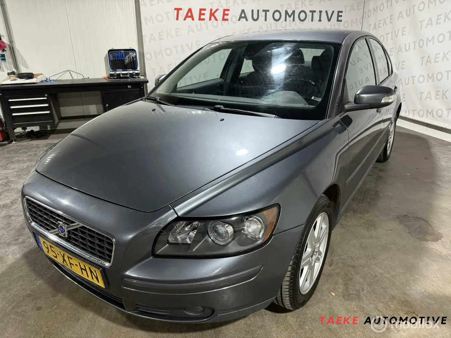 Volvo S40 1.8 Edition I Sport Clima/Cruise/Apk/1e EIG Grijs - 1