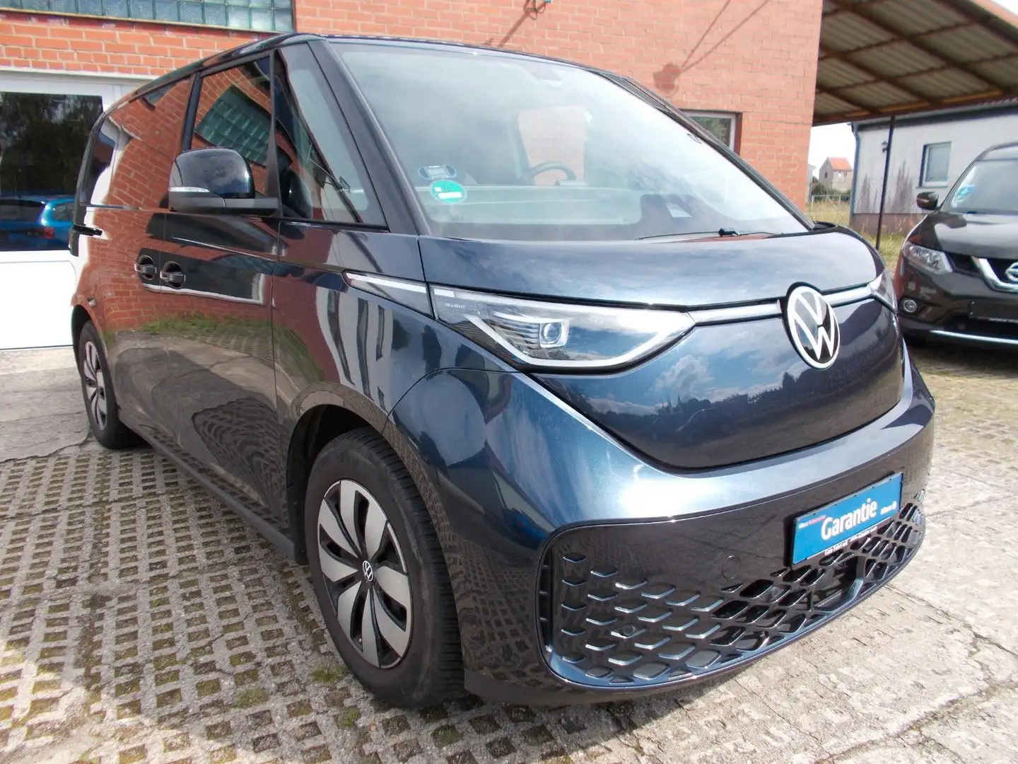Volkswagen ID. Buzz Cargo 150 kW,AHK,IQ-Light,TA,SHZ Blau - 2
